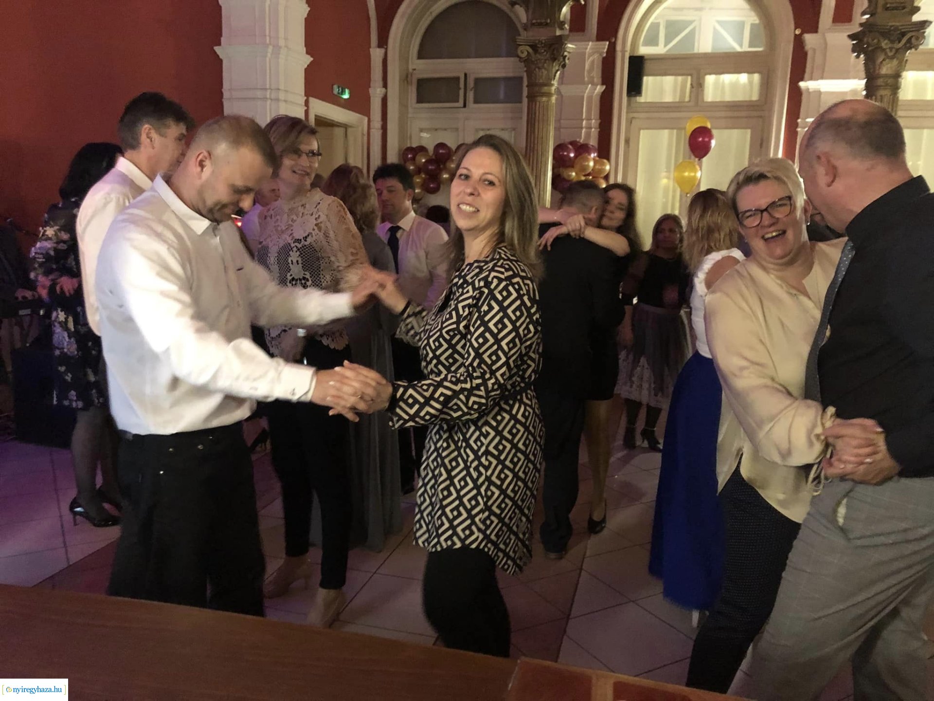 Báloztak a Móra Ferenc Általános Iskolában