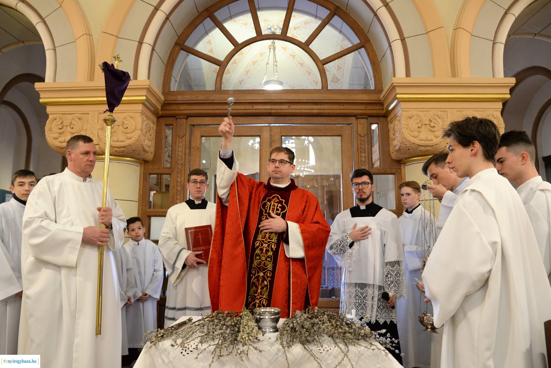 Barkaszentelés virágvasárnapon a Magyarok-Nagyasszonya társszékesegyházban