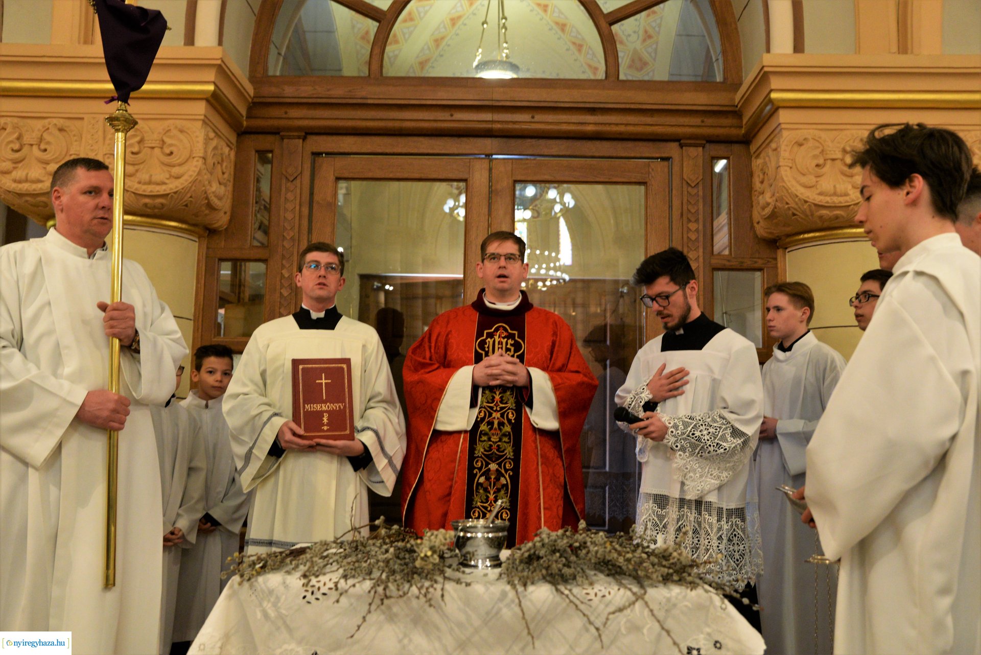 Barkaszentelés virágvasárnapon a Magyarok-Nagyasszonya társszékesegyházban