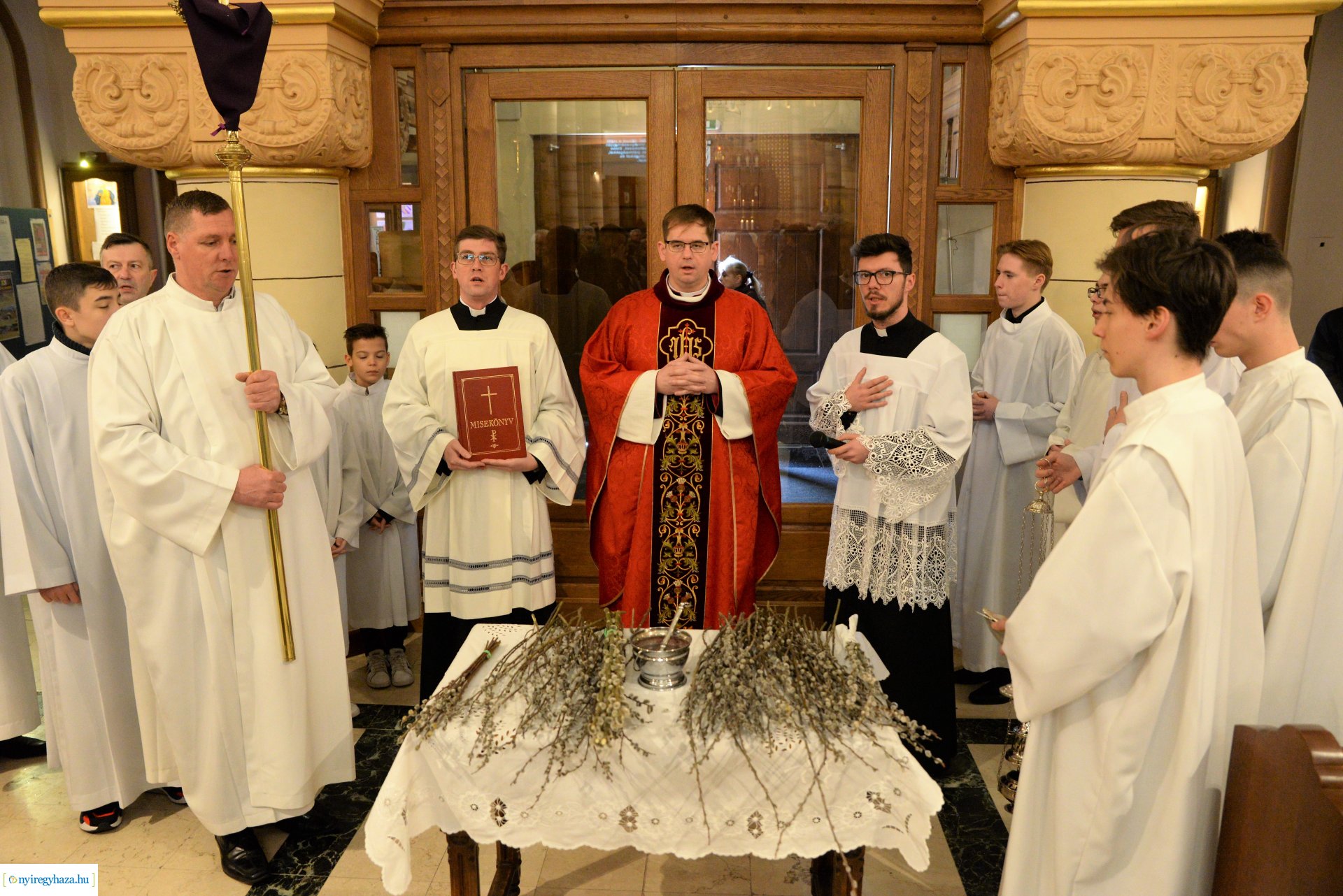 Barkaszentelés virágvasárnapon a Magyarok-Nagyasszonya társszékesegyházban