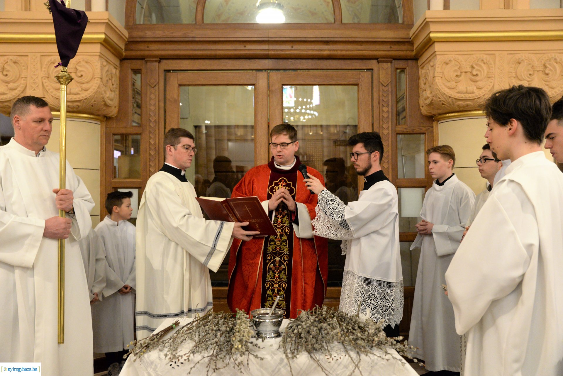Barkaszentelés virágvasárnapon a Magyarok-Nagyasszonya társszékesegyházban
