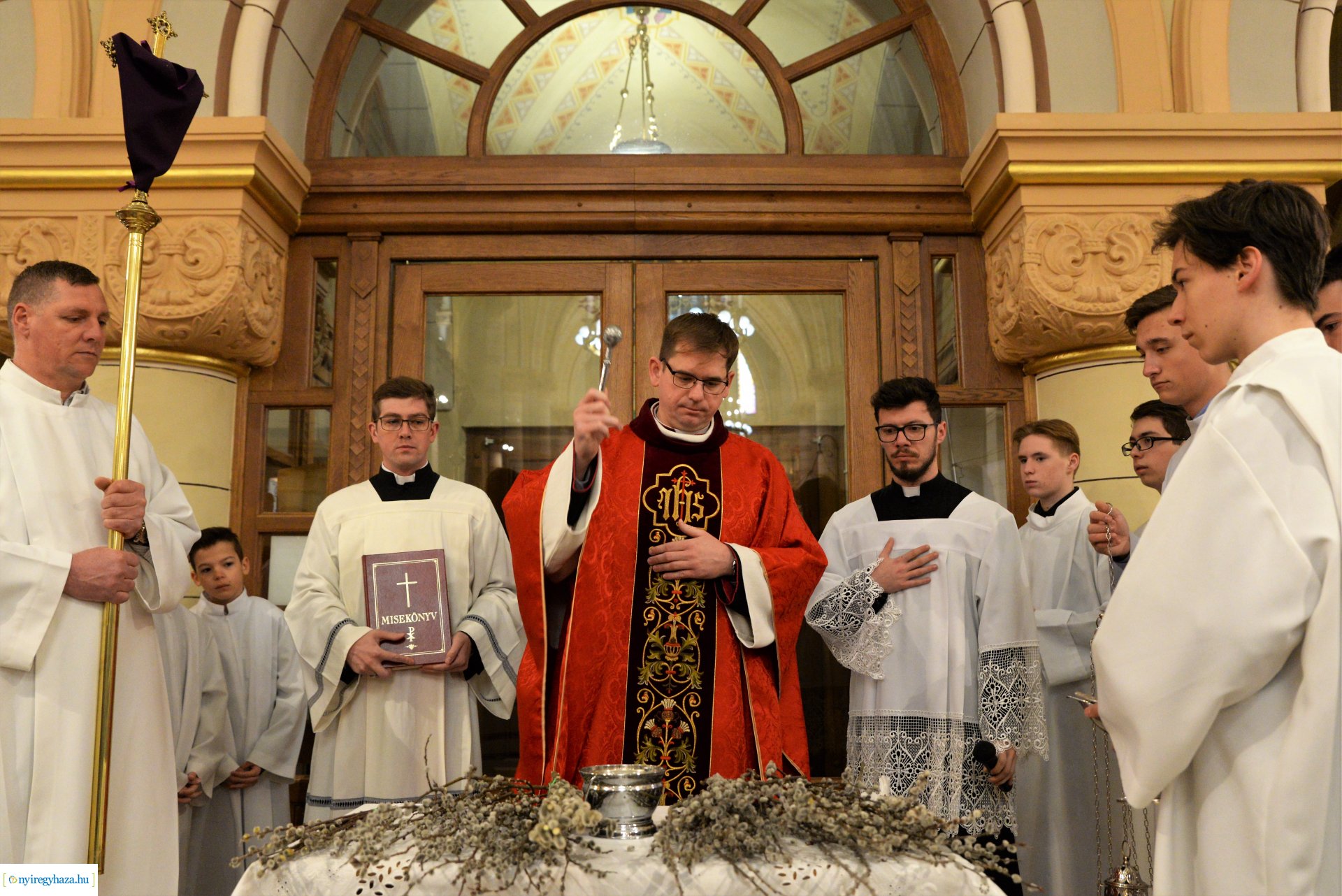 Barkaszentelés virágvasárnapon a Magyarok-Nagyasszonya társszékesegyházban