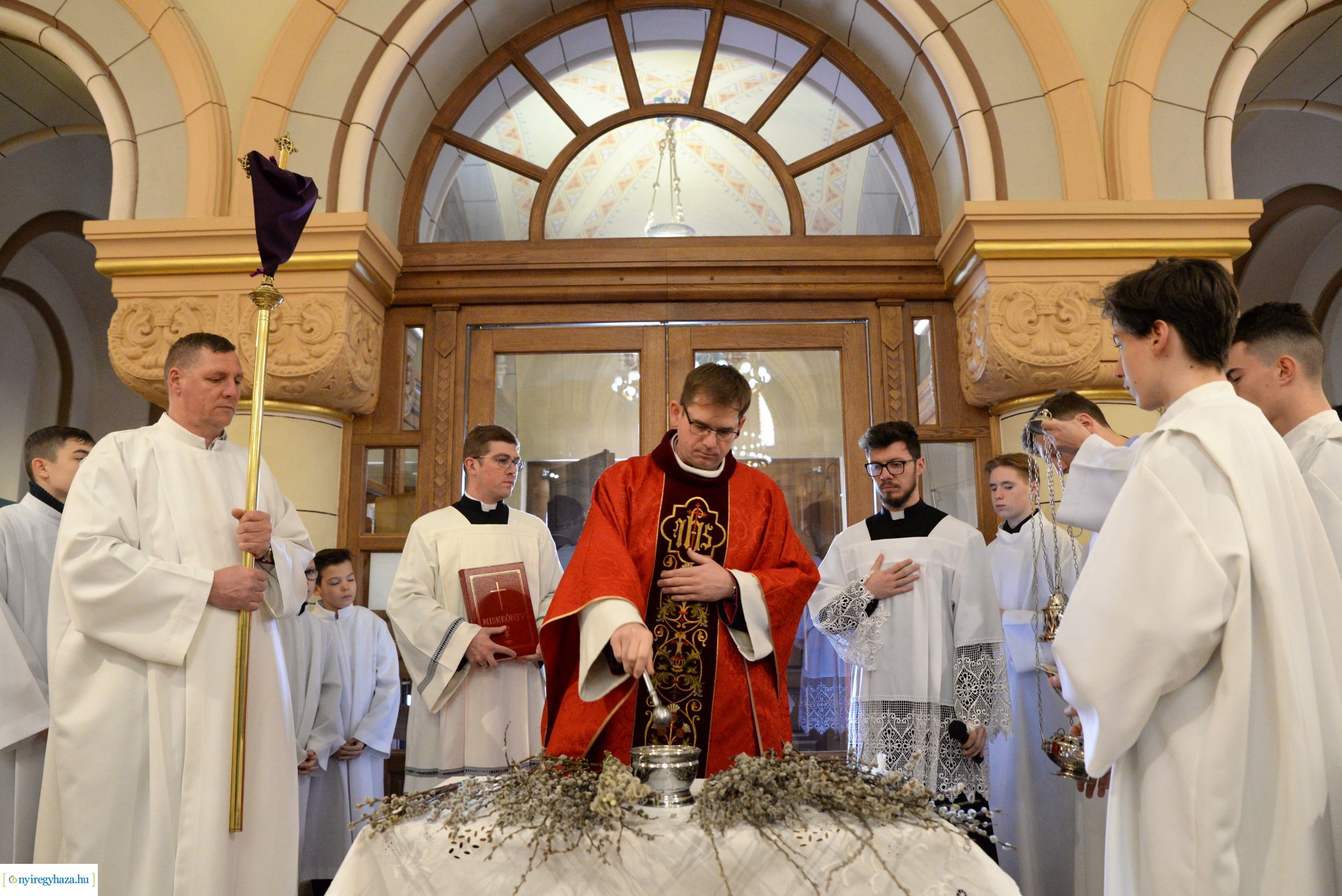 Barkaszentelés virágvasárnapon a Magyarok-Nagyasszonya társszékesegyházban