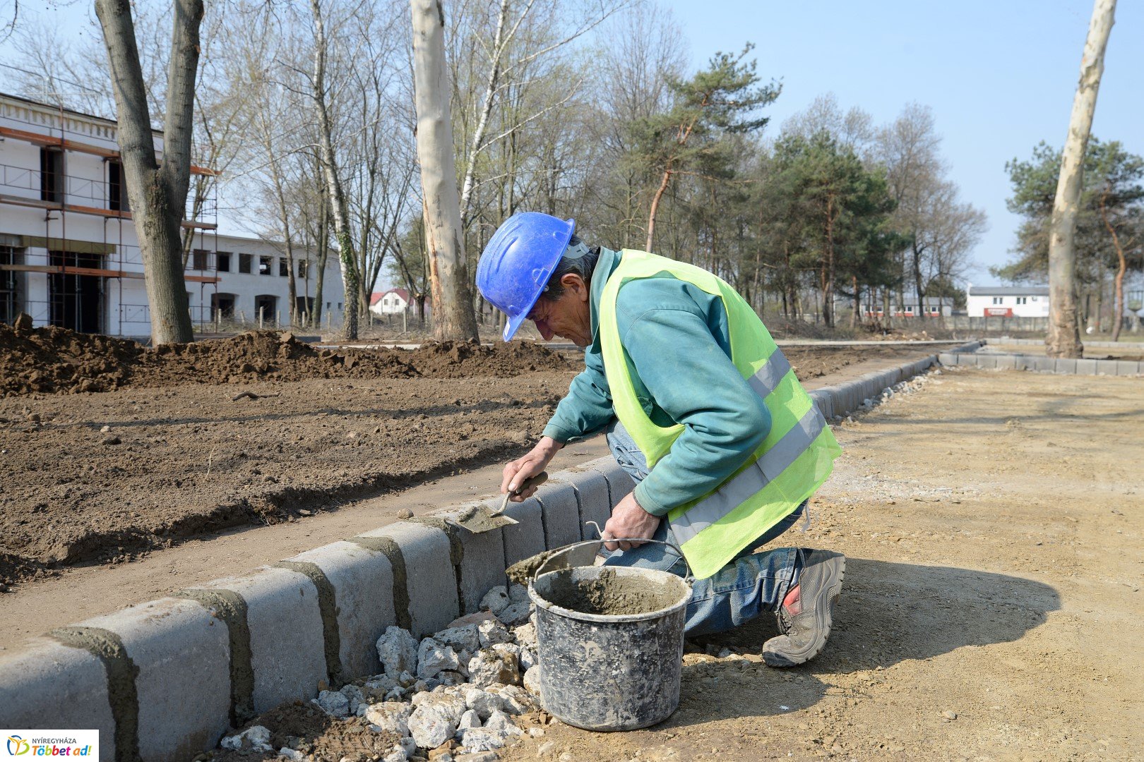 Barnamezős beruházás a Tiszavasvári úton
