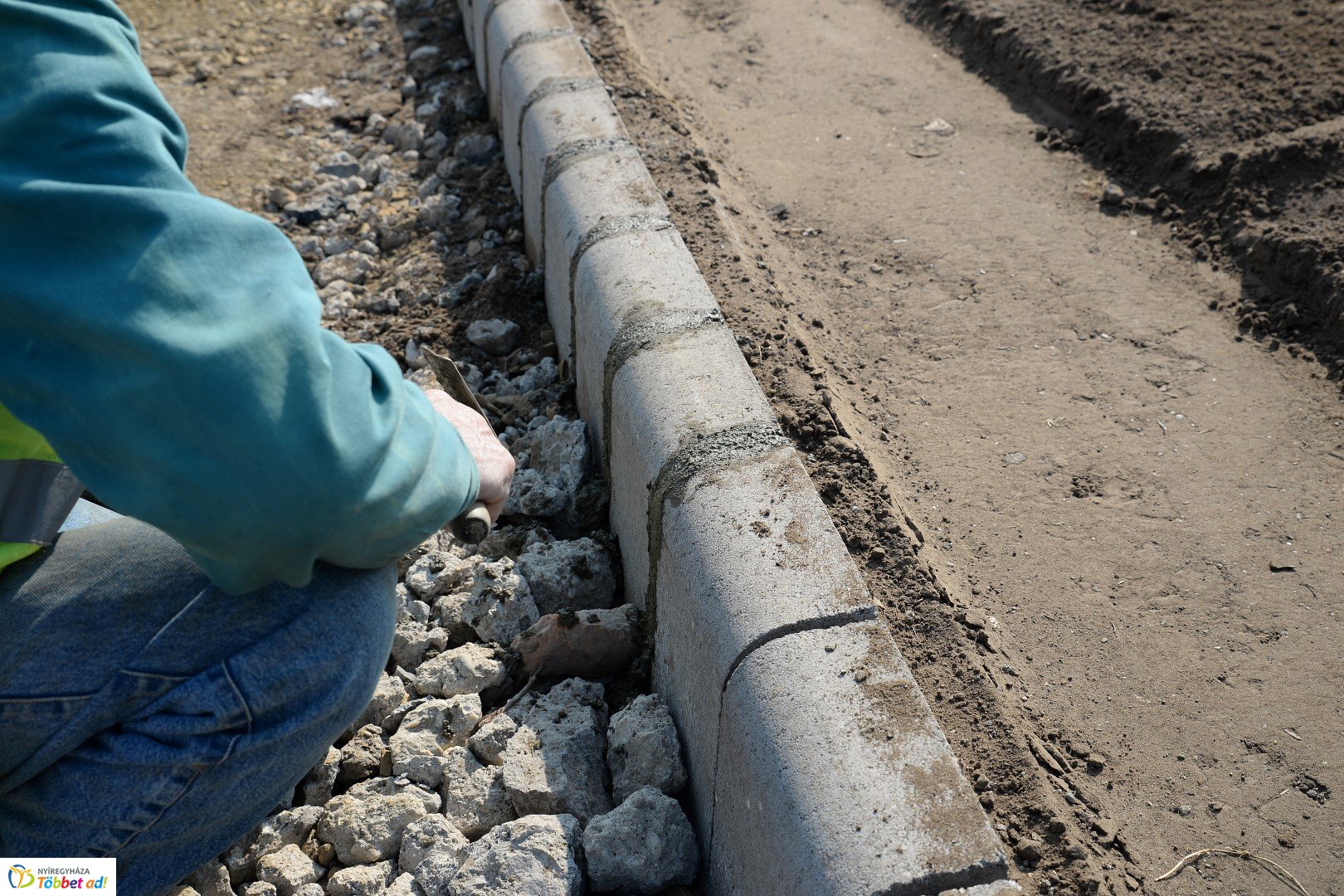 Barnamezős beruházás a Tiszavasvári úton