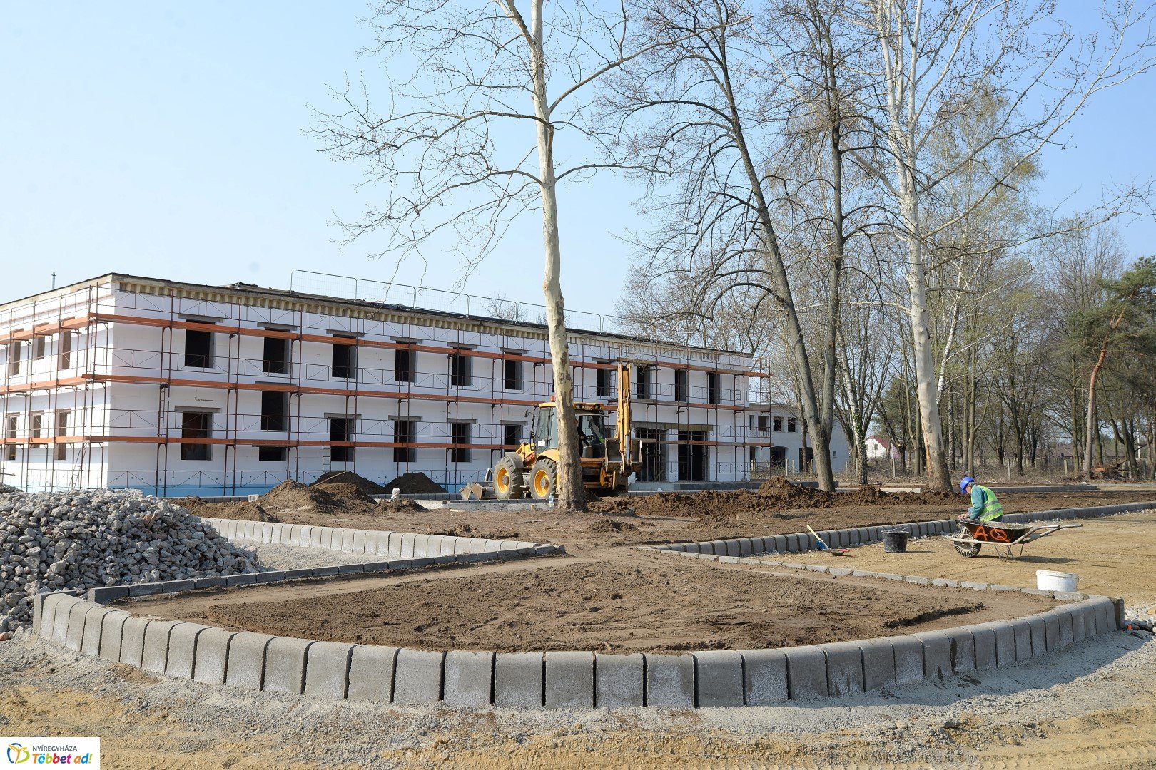 Barnamezős beruházás a Tiszavasvári úton