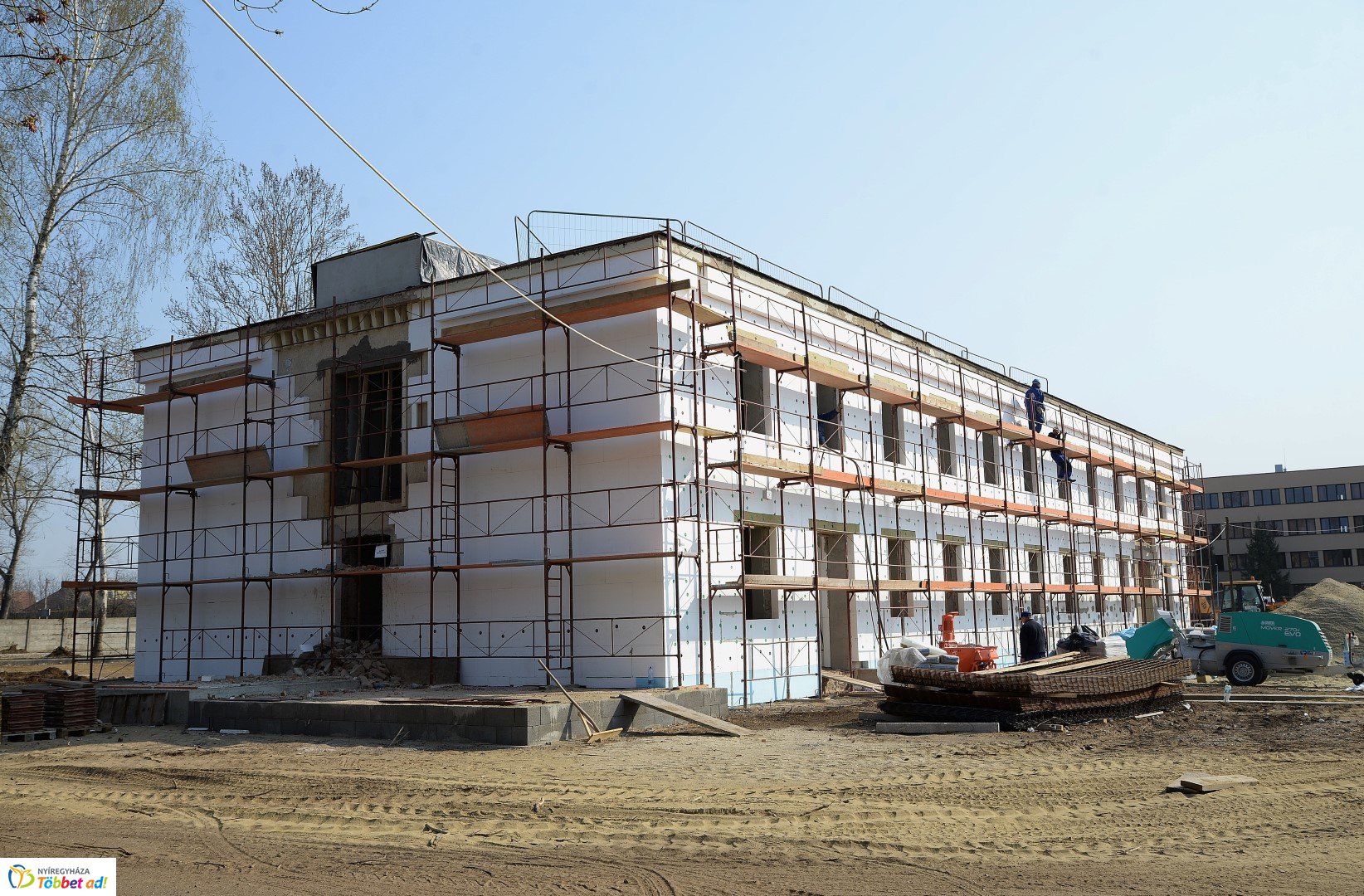 Barnamezős beruházás a Tiszavasvári úton