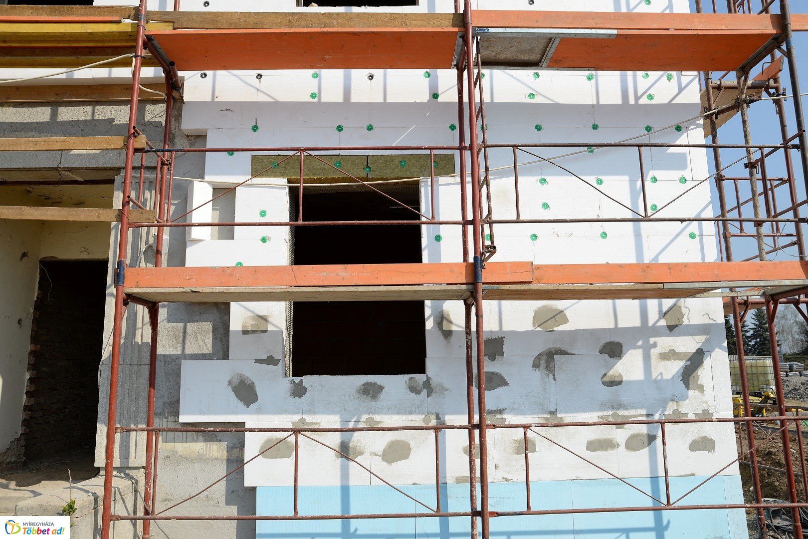 Barnamezős beruházás a Tiszavasvári úton