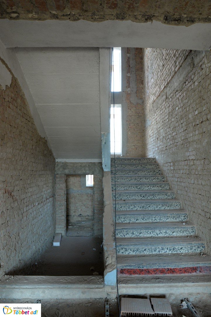 Barnamezős beruházás a Tiszavasvári úton