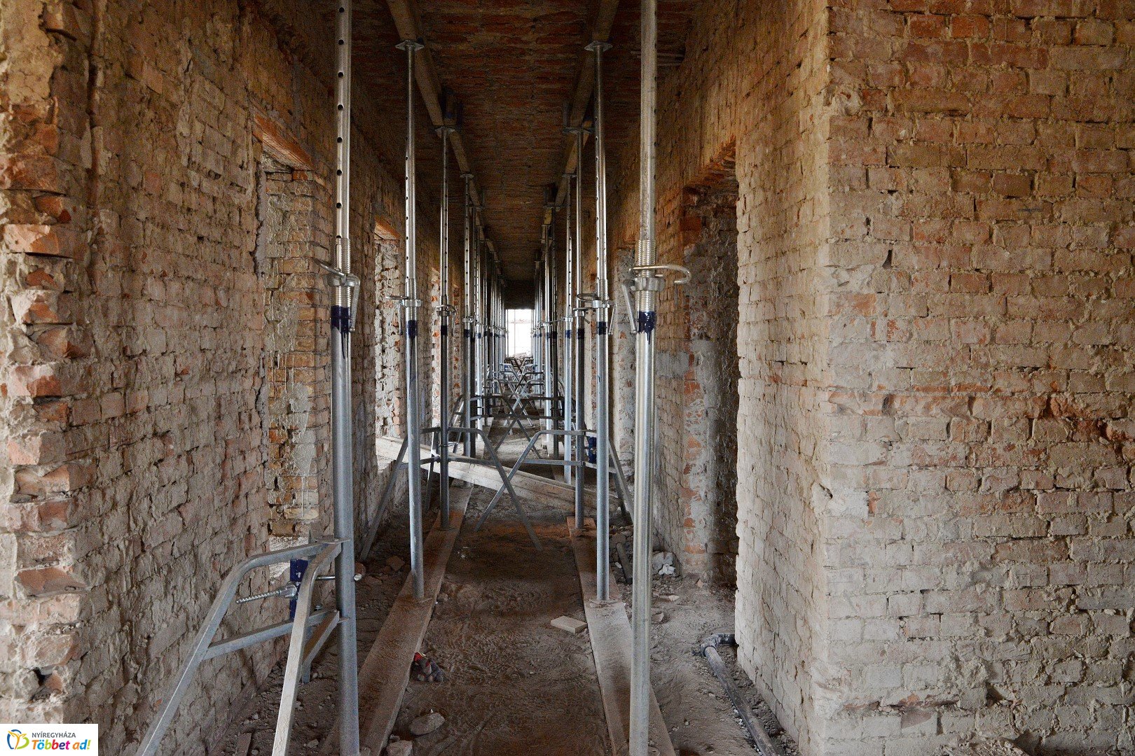 Barnamezős beruházás a Tiszavasvári úton