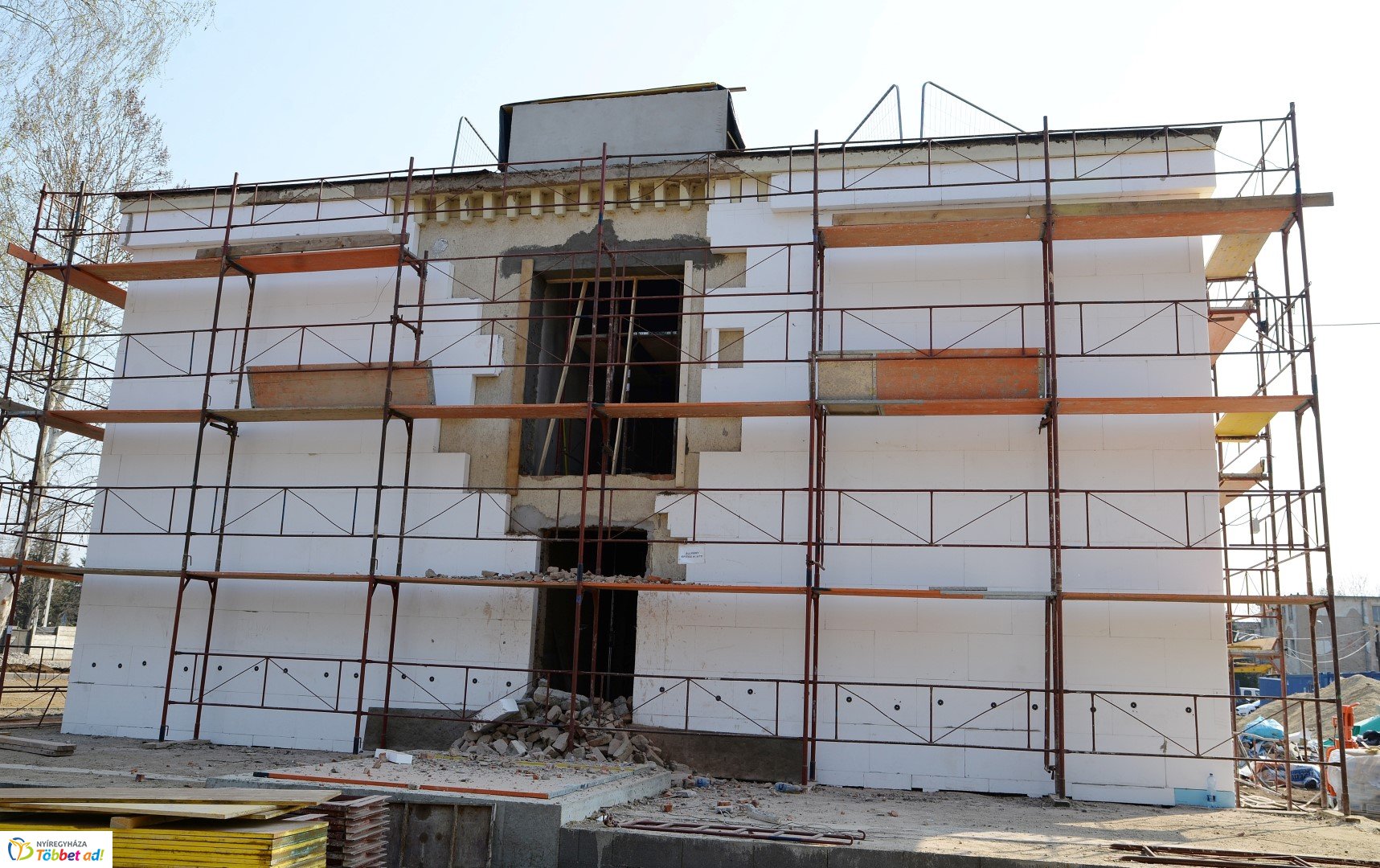 Barnamezős beruházás a Tiszavasvári úton