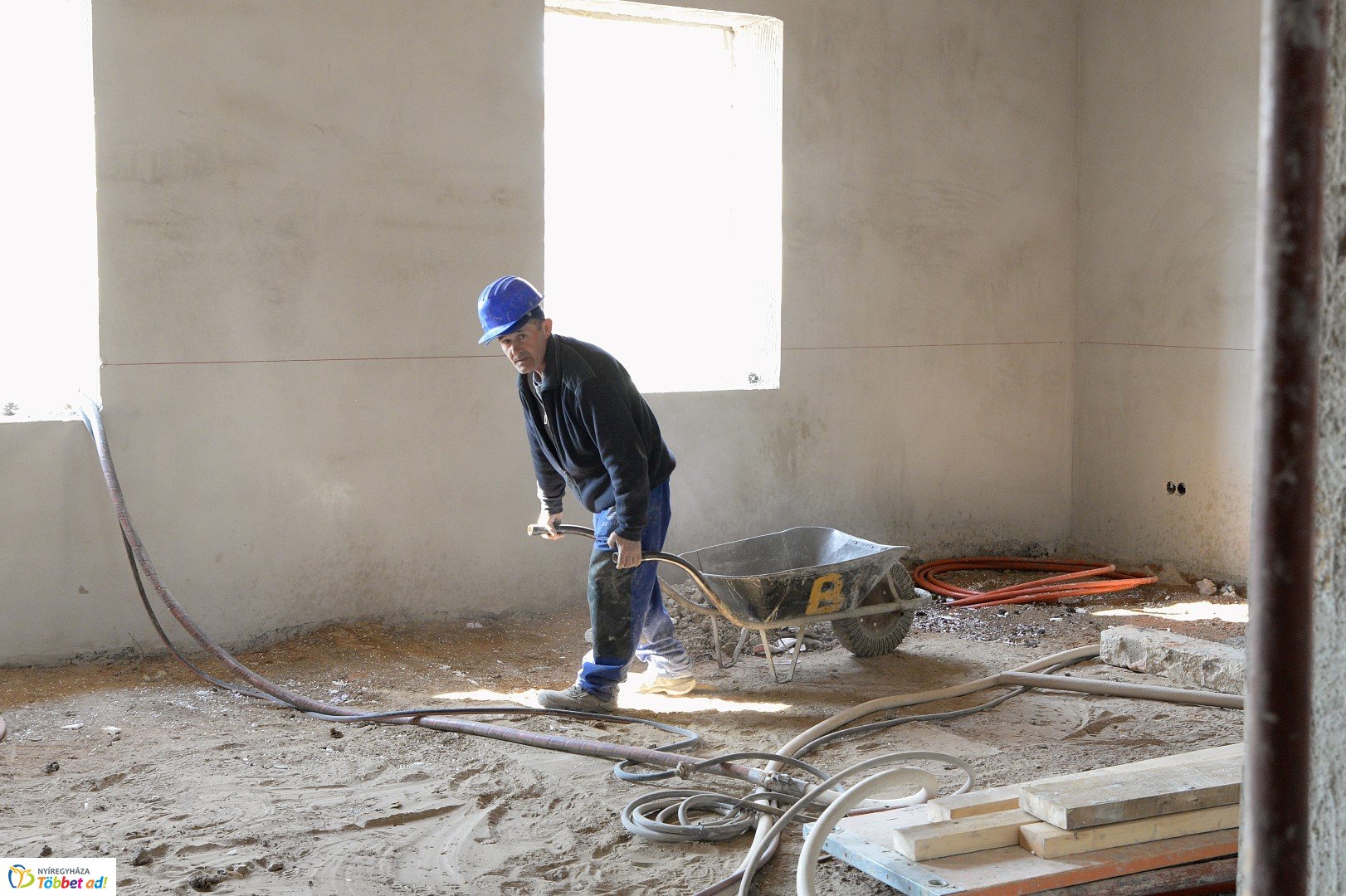 Barnamezős beruházás a Tiszavasvári úton