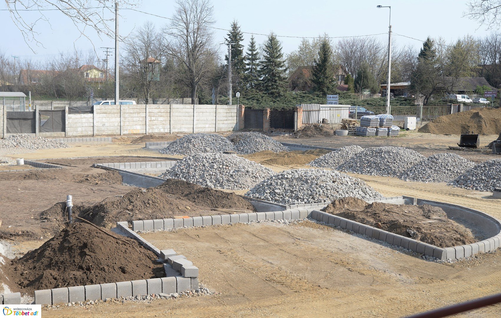 Barnamezős beruházás a Tiszavasvári úton