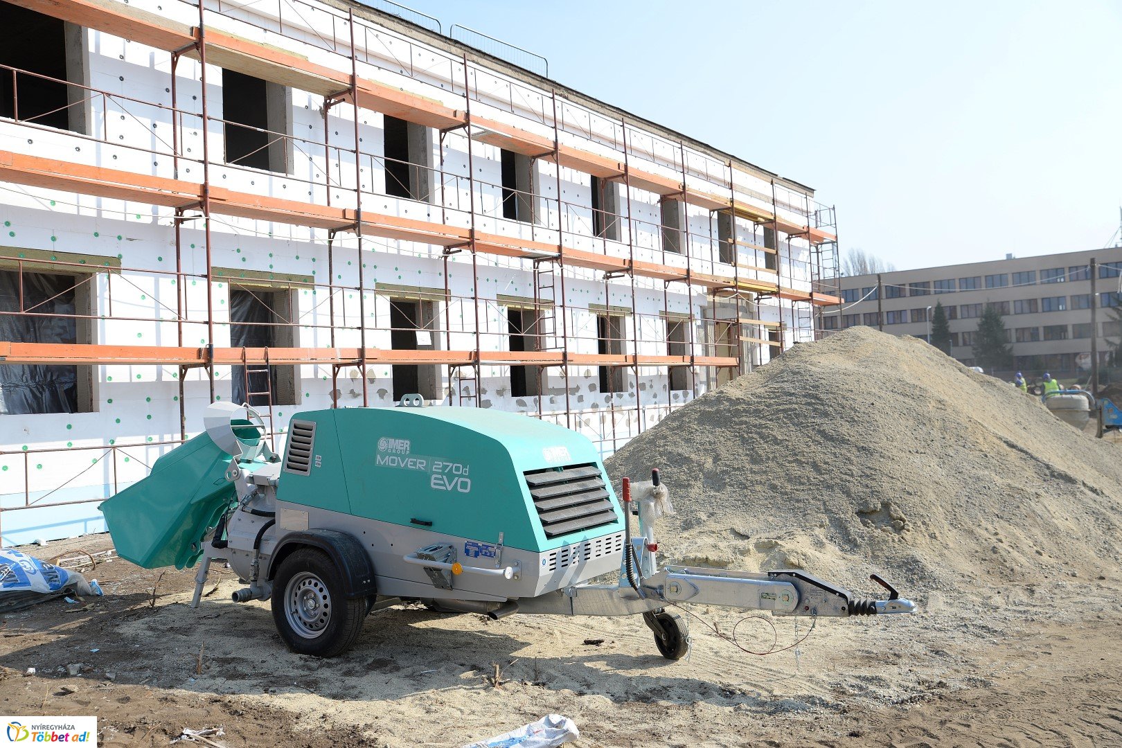 Barnamezős beruházás a Tiszavasvári úton