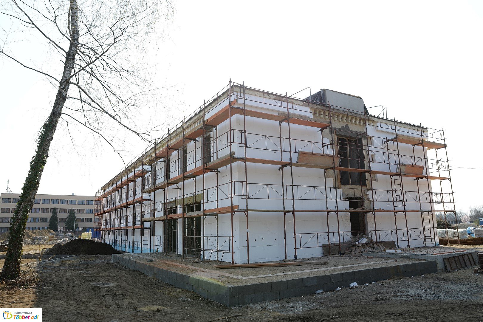 Barnamezős beruházás a Tiszavasvári úton