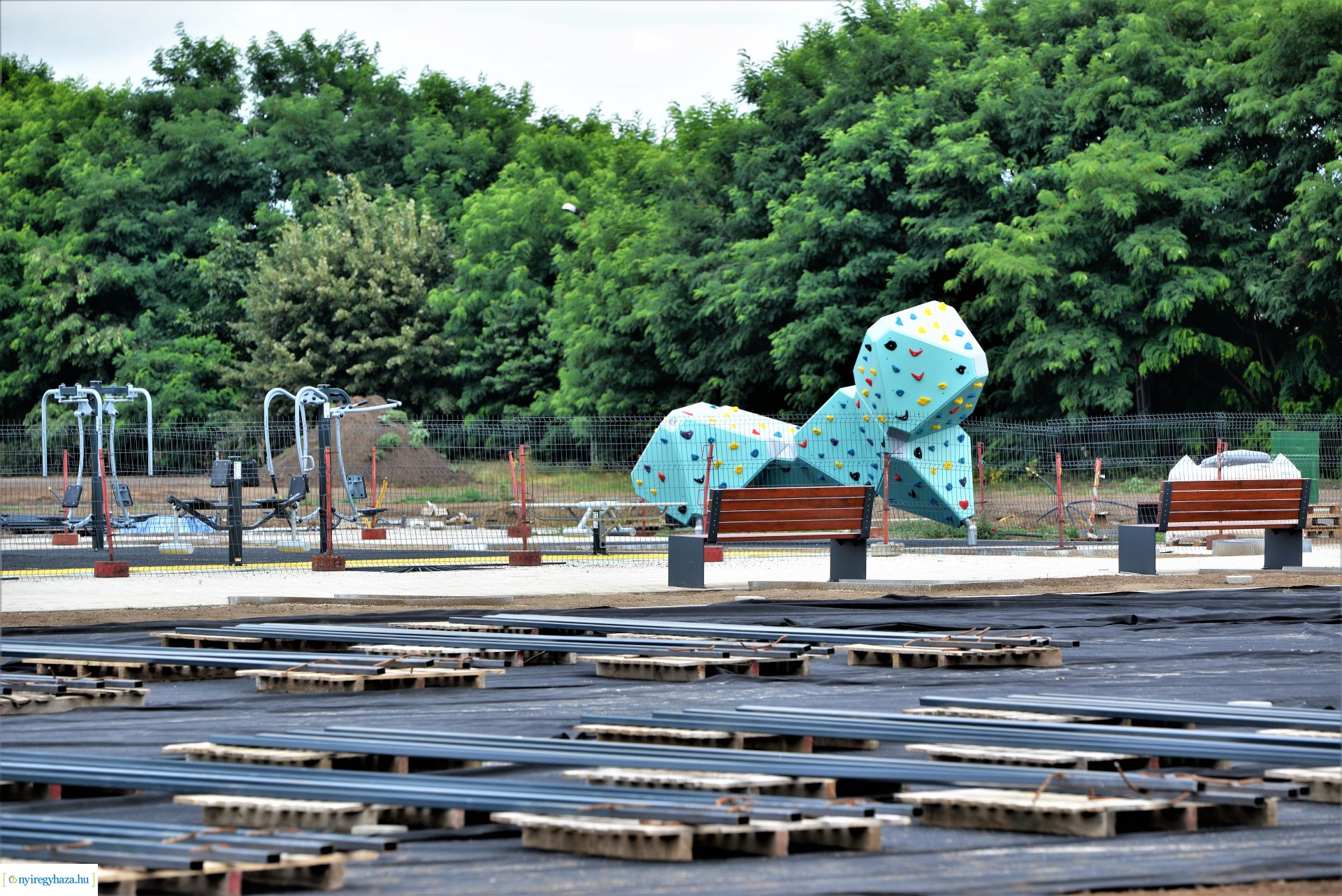 Barnamezős beruházás második ütem - készül a Tagló utcán a szabadidőpark