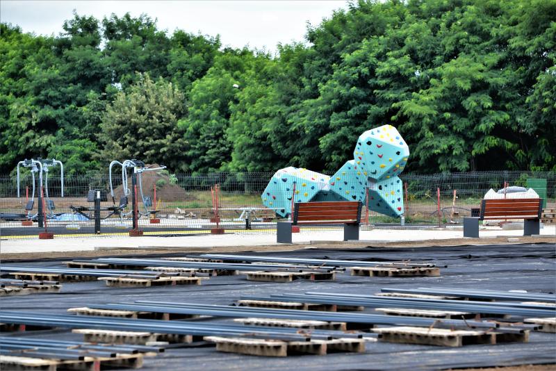 Barnamezős beruházás második ütem - készül a Tagló utcán a szabadidőpark
