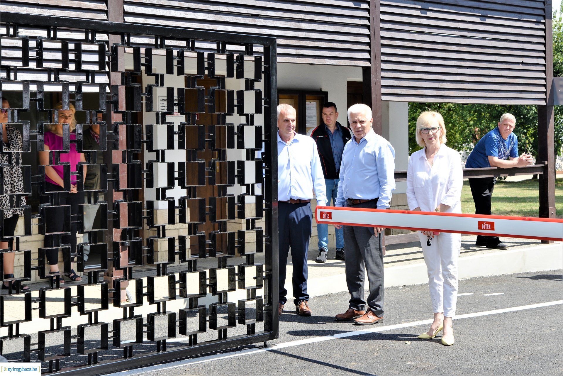 Befejeződött az Északi temető Korányi úti bejáratának felújítása