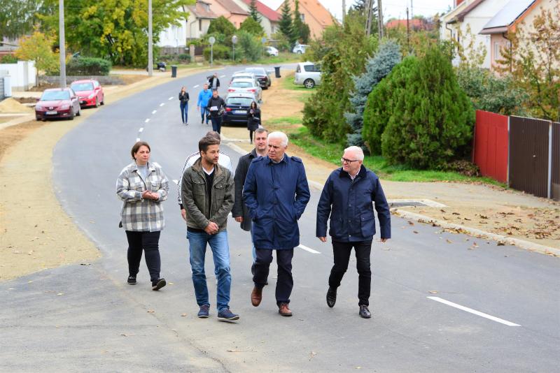 Bejárás a Kacagó utcán