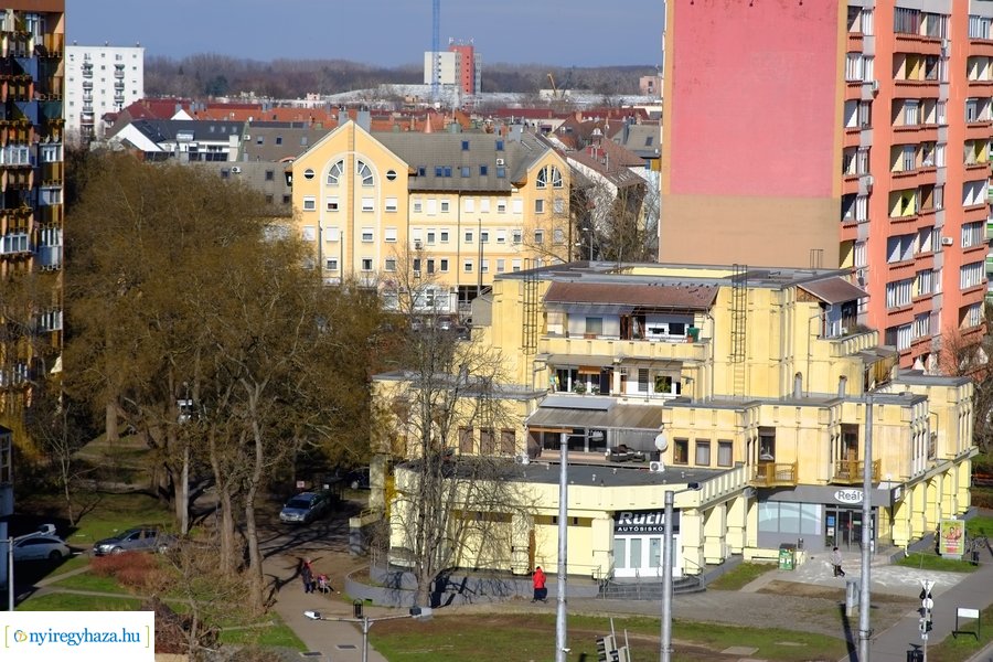 Belvárosi madártávlat - Kelet Áruház, Zsinagóga