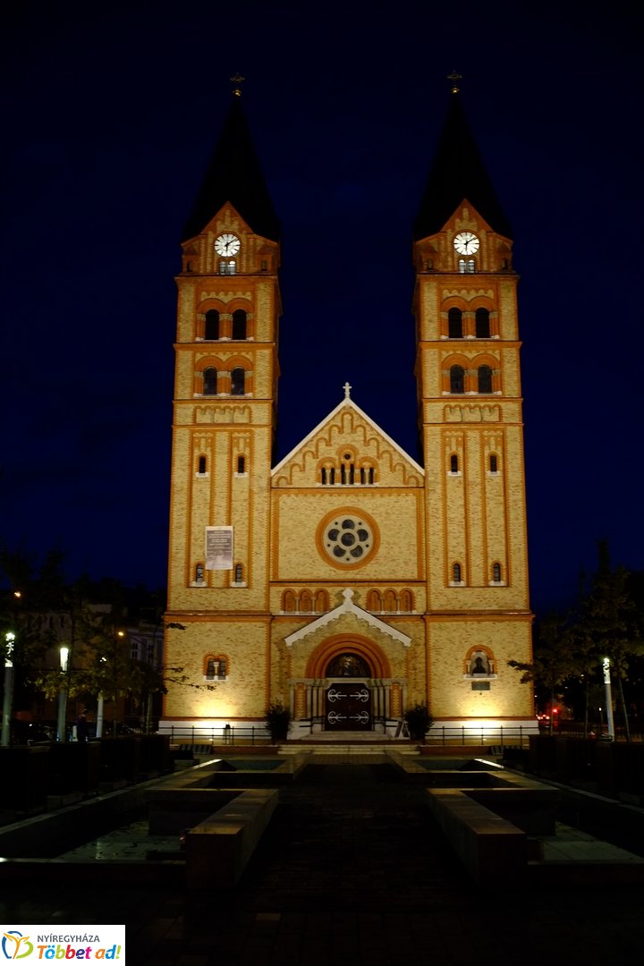 Belvárosi őszi esti fények 2025 októberében