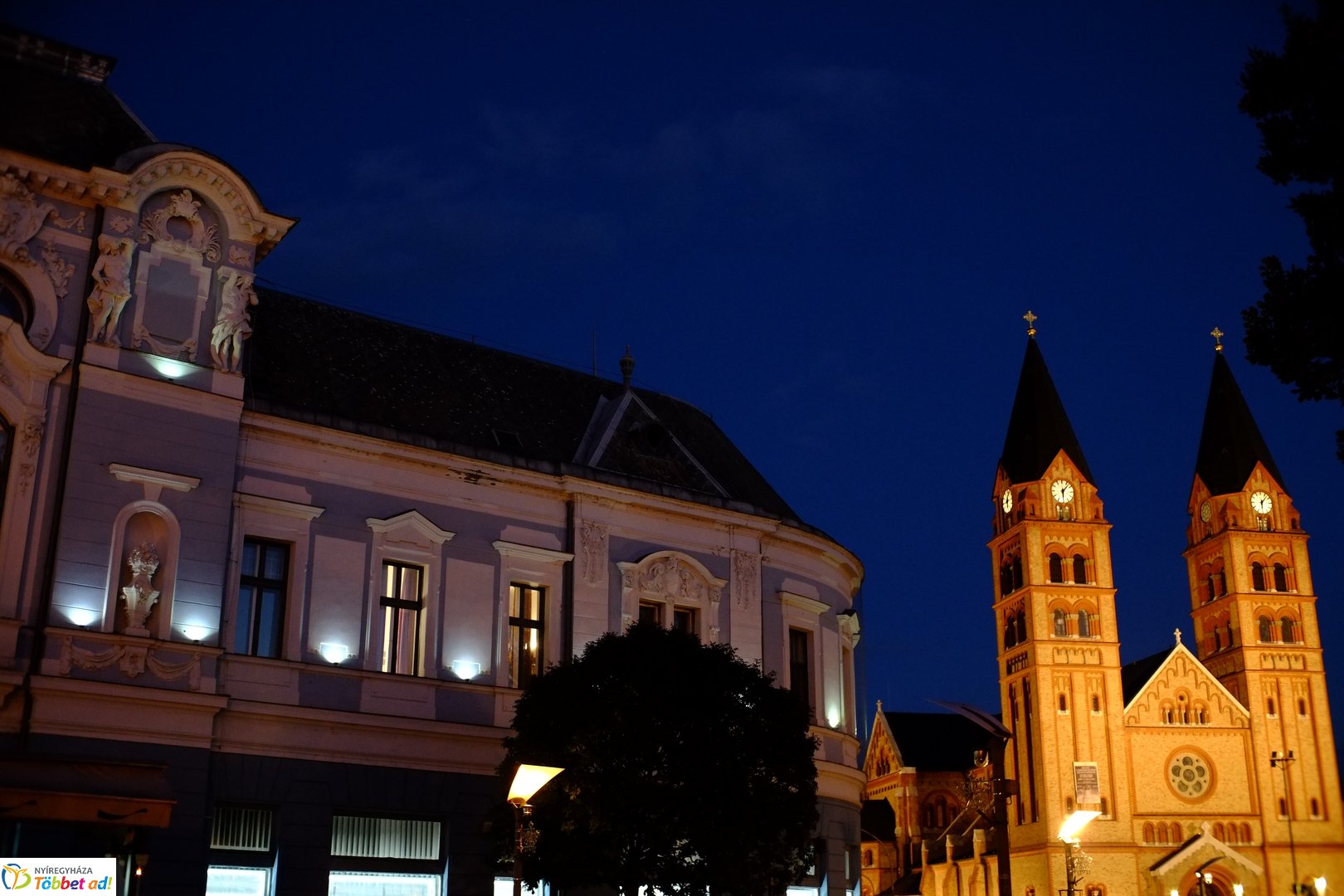 Belvárosi őszi esti fények 2025 októberében