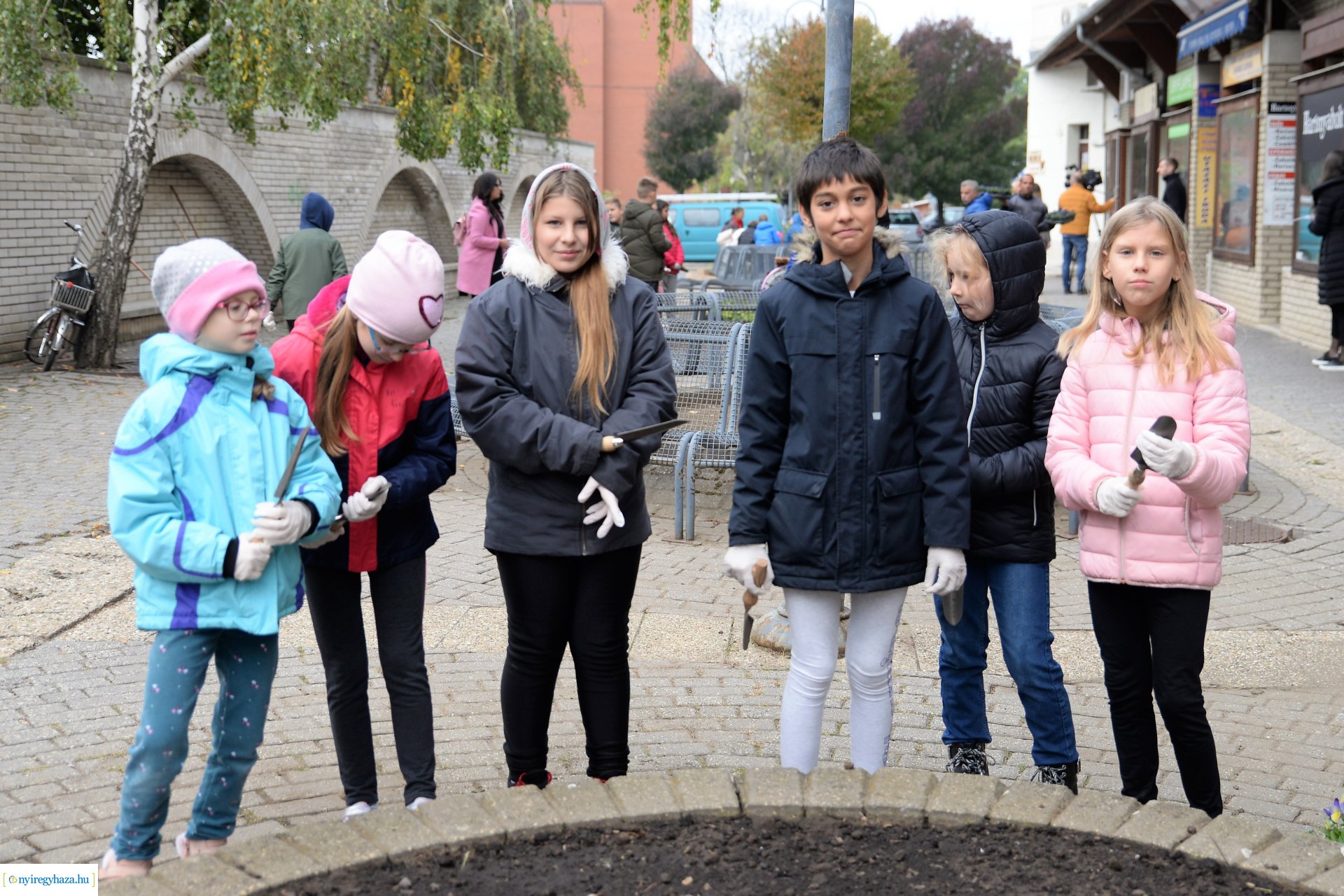 Belvárosi virágültetés az ÖKOsuli keretében