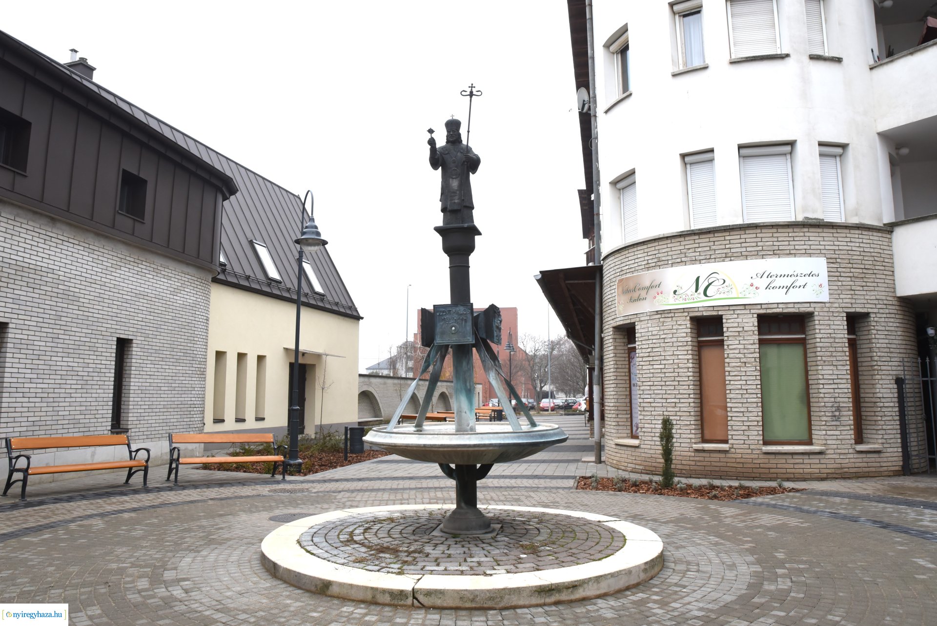 Bemutatták a megújult Szent Miklós teret az újságíróknak