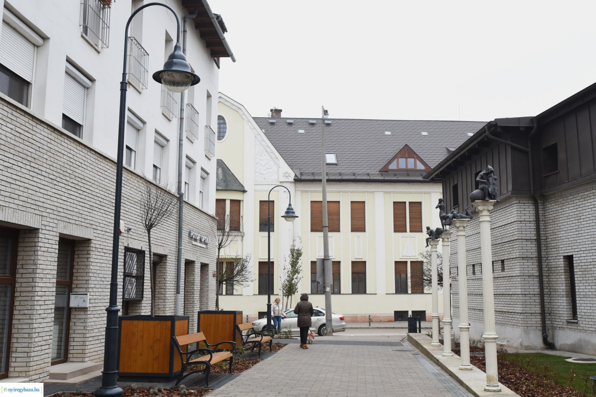 Bemutatták a megújult Szent Miklós teret az újságíróknak