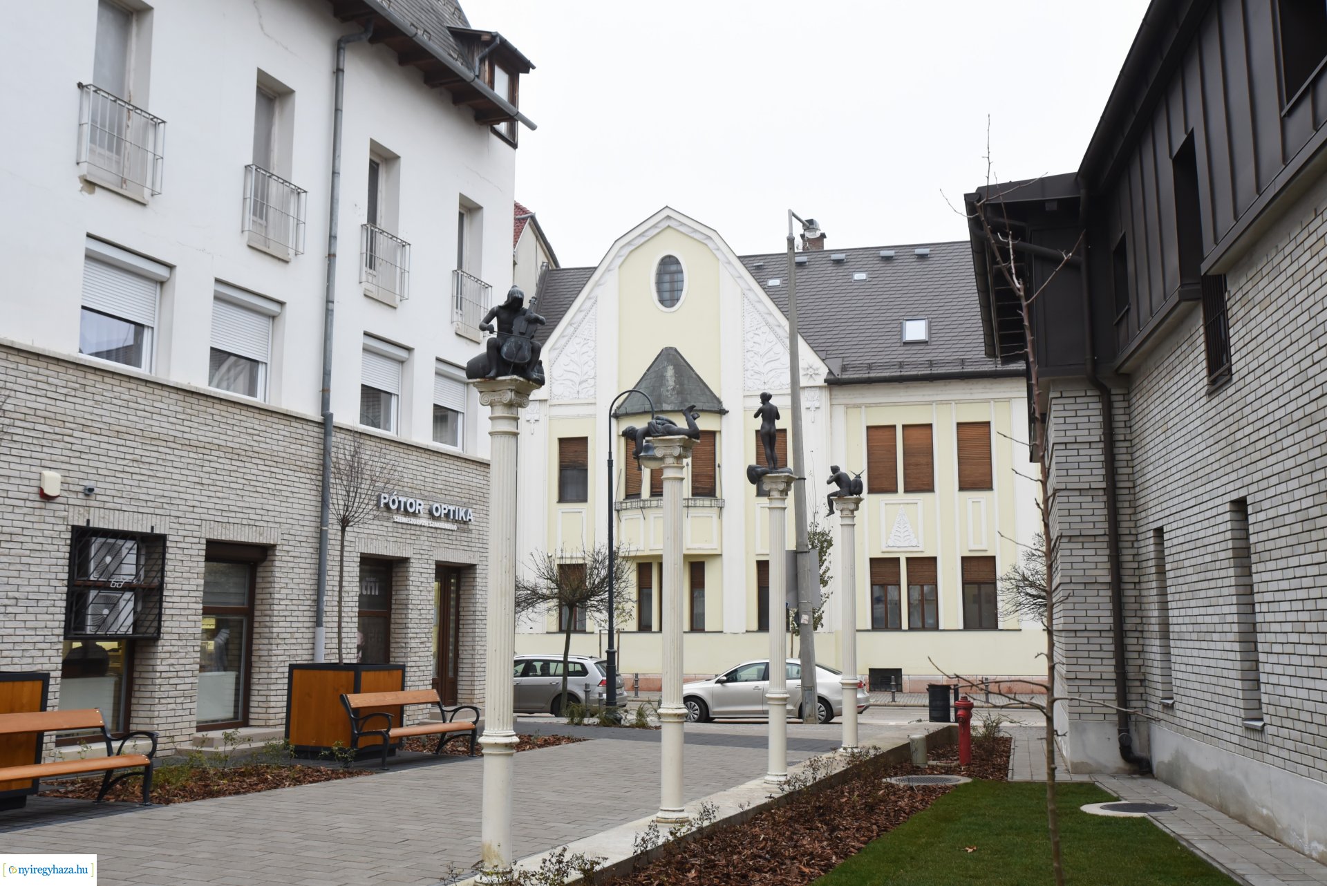 Bemutatták a megújult Szent Miklós teret az újságíróknak