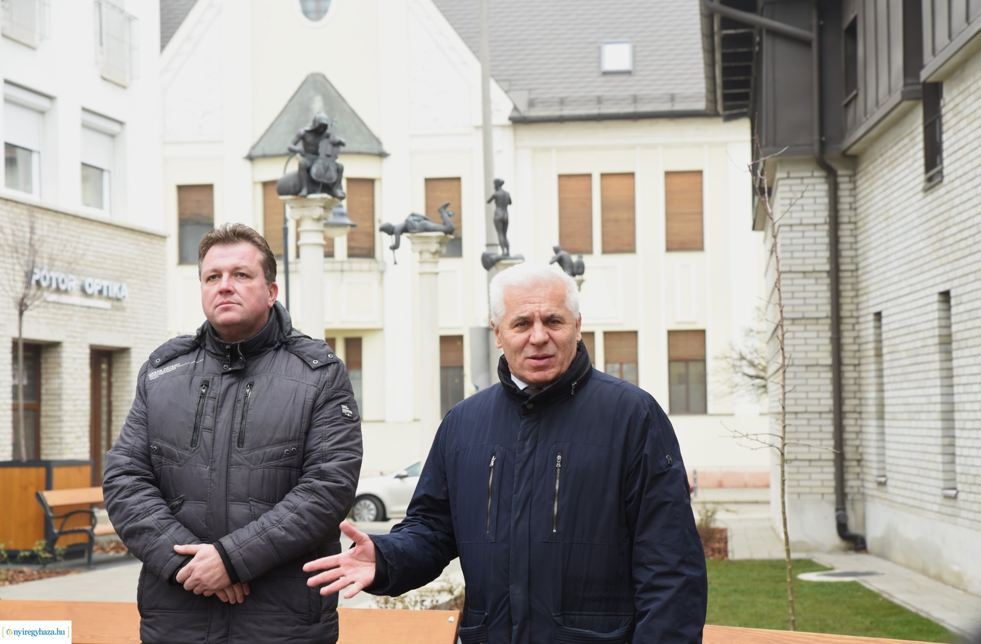 Bemutatták a megújult Szent Miklós teret az újságíróknak