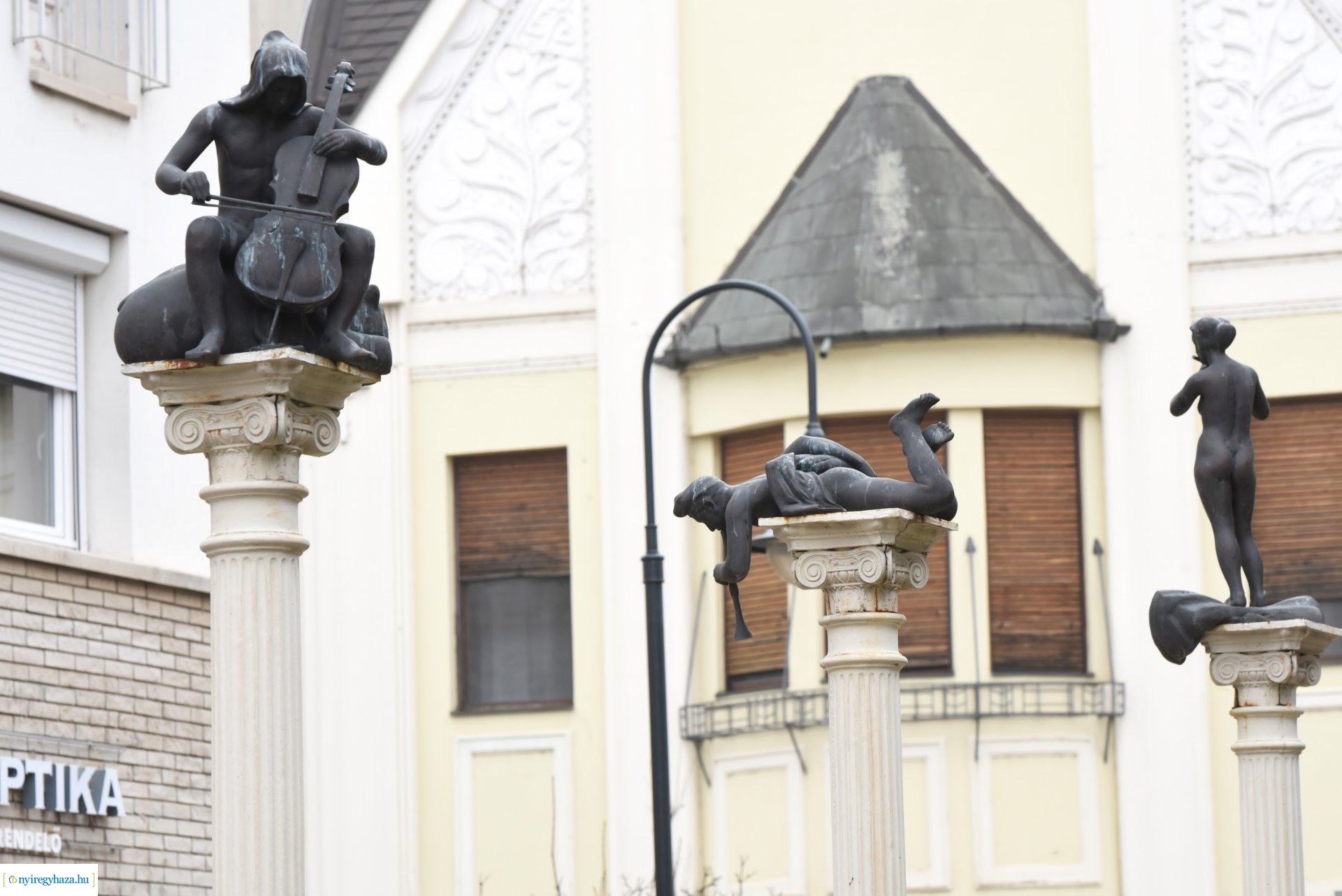 Bemutatták a megújult Szent Miklós teret az újságíróknak