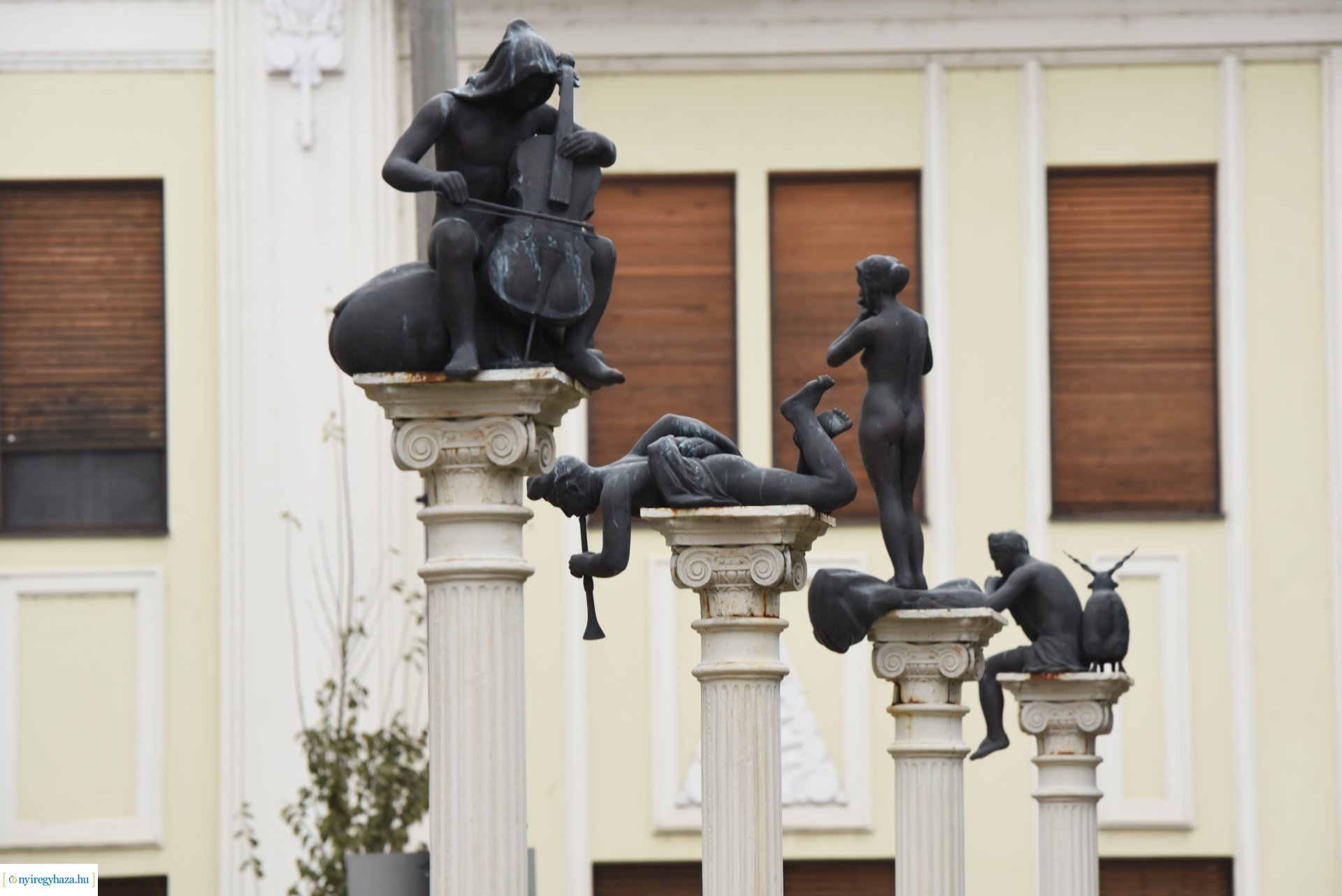 Bemutatták a megújult Szent Miklós teret az újságíróknak