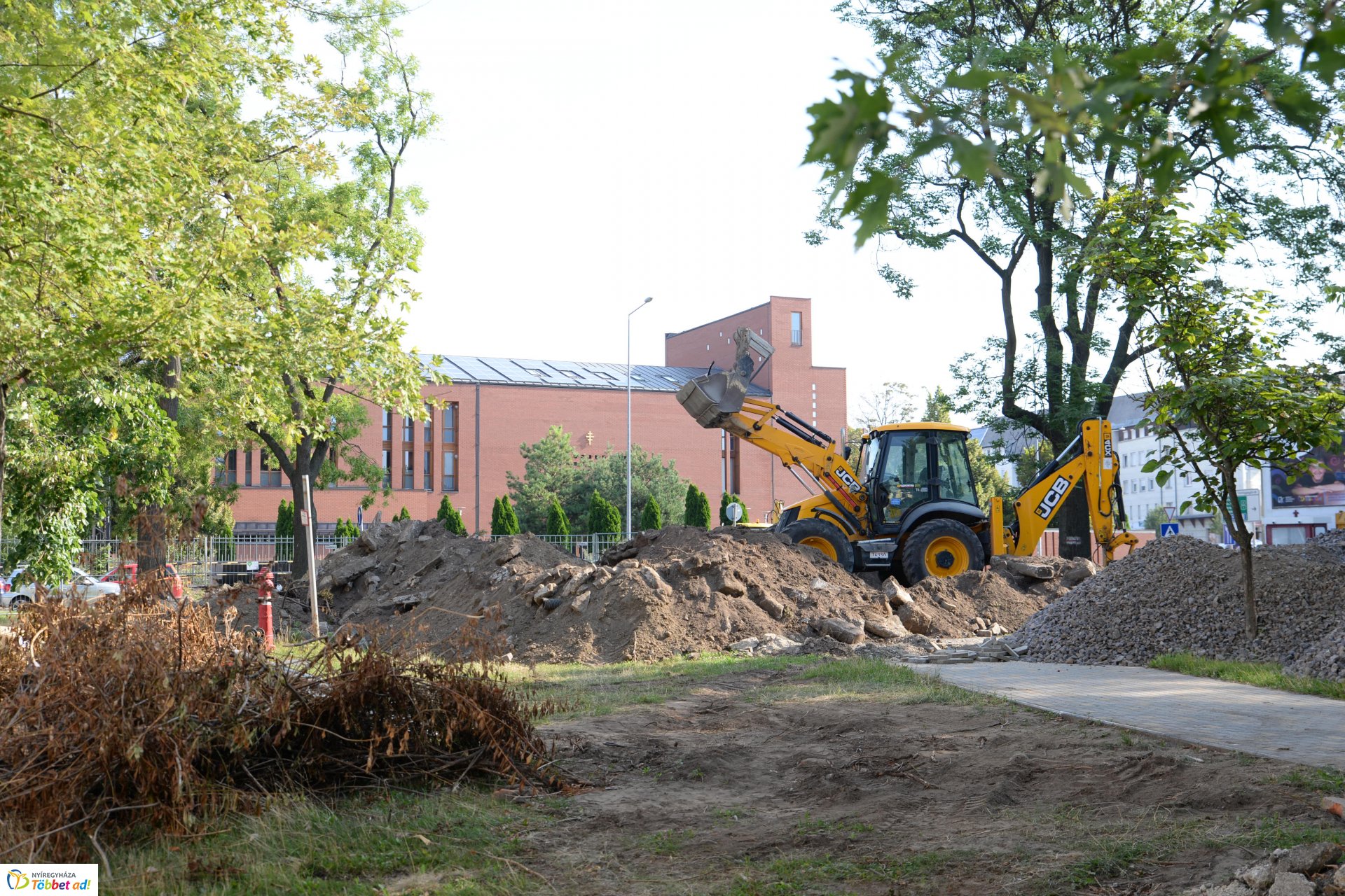 Benczúr-Bessenyi tér felújítása_2018.07.27.