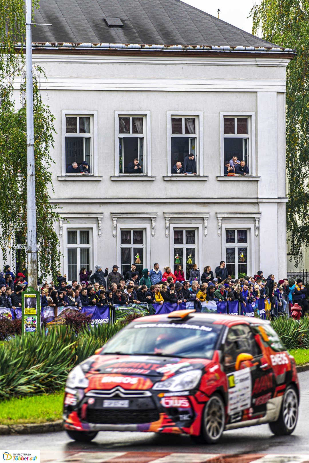 Benzingőz, gumicsikorgás... Ilyen volt a Nyíregyháza Rally EB