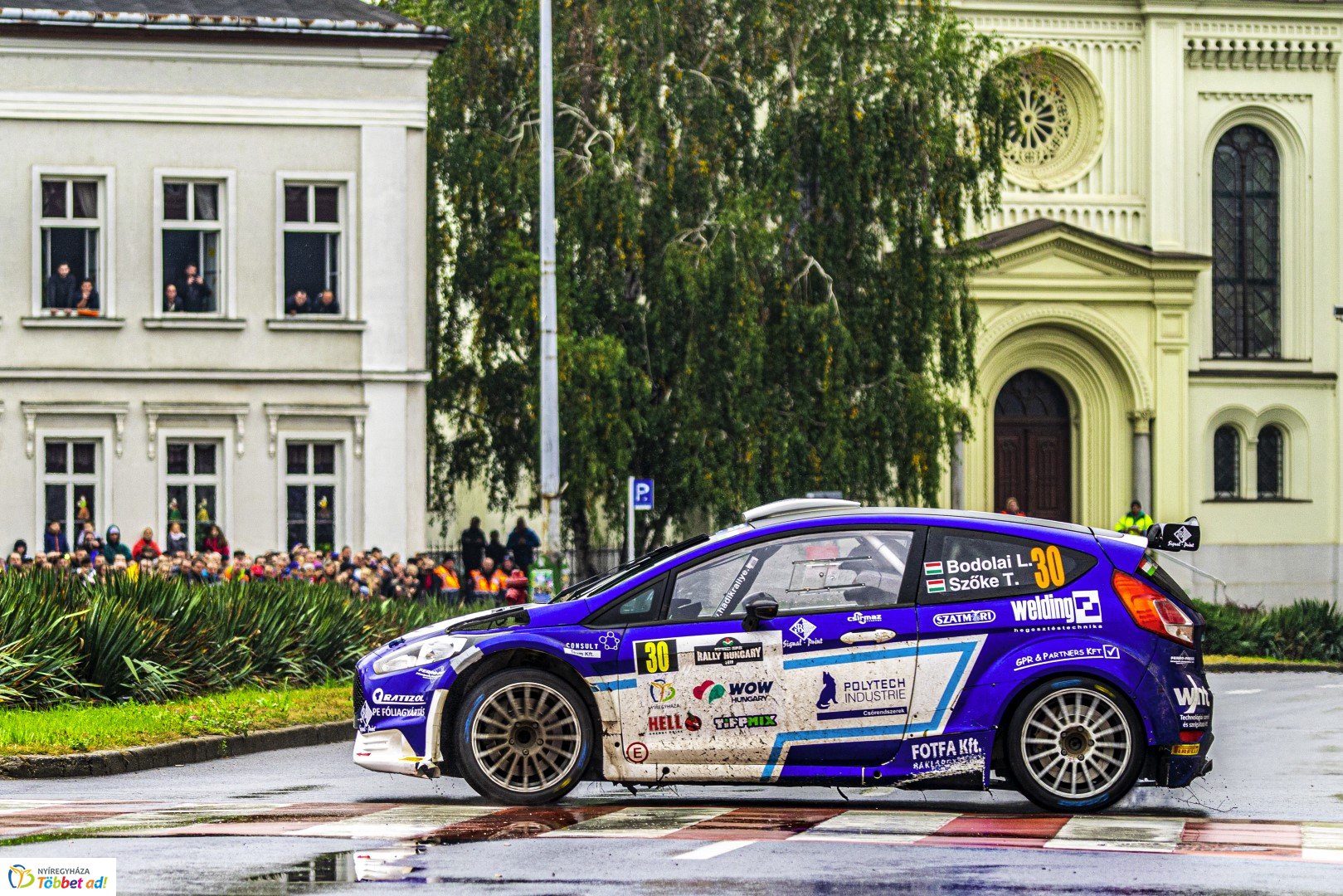 Benzingőz, gumicsikorgás... Ilyen volt a Nyíregyháza Rally EB