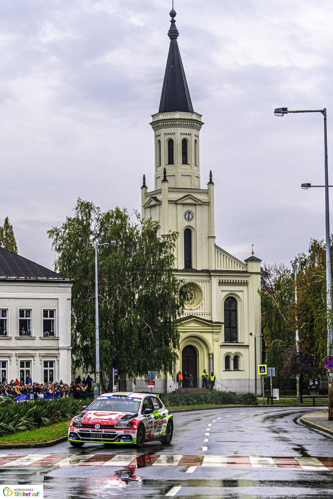Benzingőz, gumicsikorgás... Ilyen volt a Nyíregyháza Rally EB