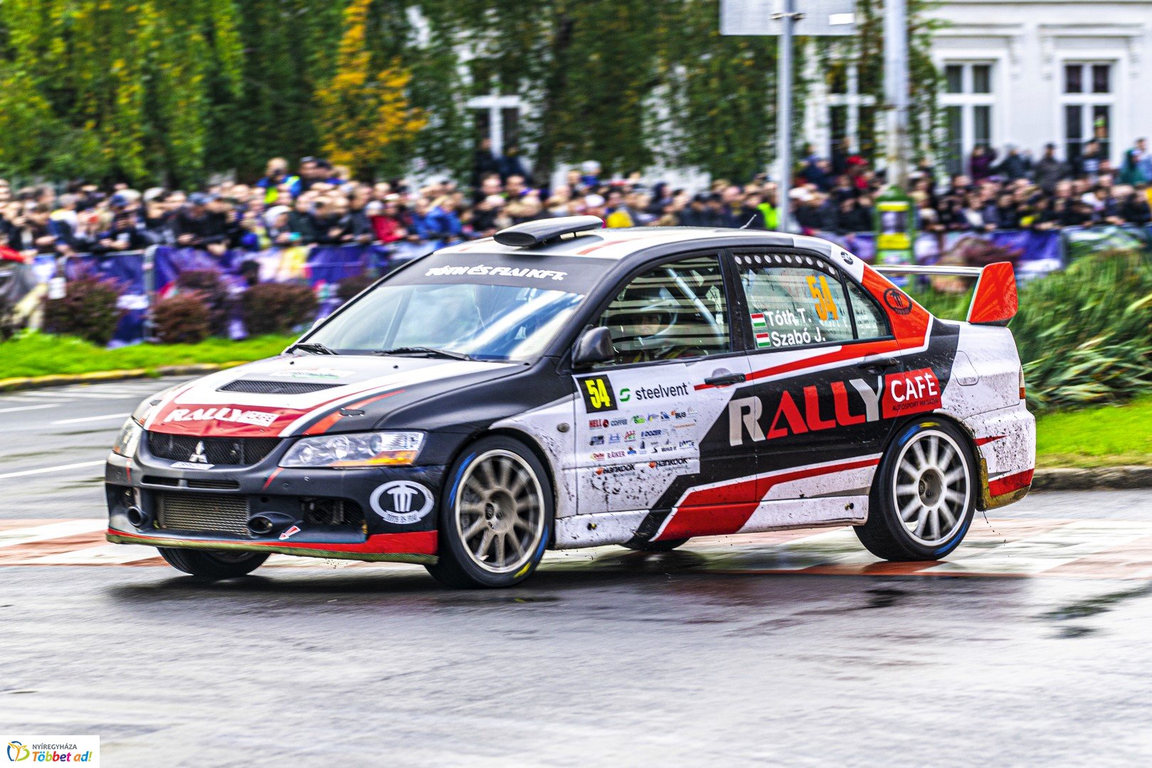 Benzingőz, gumicsikorgás... Ilyen volt a Nyíregyháza Rally EB