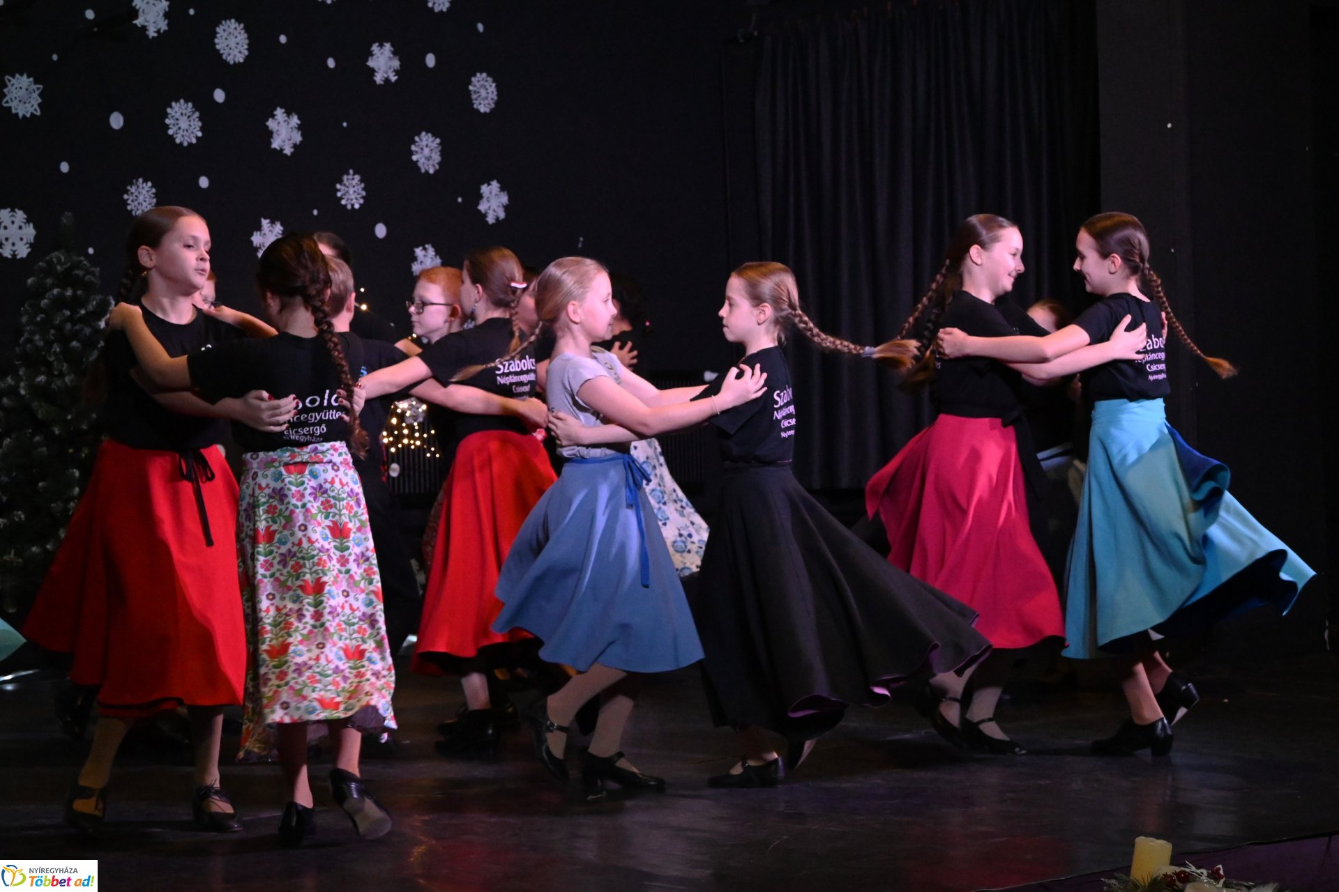 "Bethlehemi forgatag" - generációs karácsonyi ünnepség a Szabolcs Néptáncegyüttes szervezésében