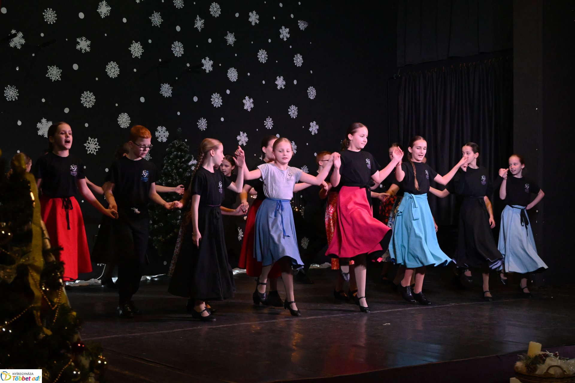 "Bethlehemi forgatag" - generációs karácsonyi ünnepség a Szabolcs Néptáncegyüttes szervezésében