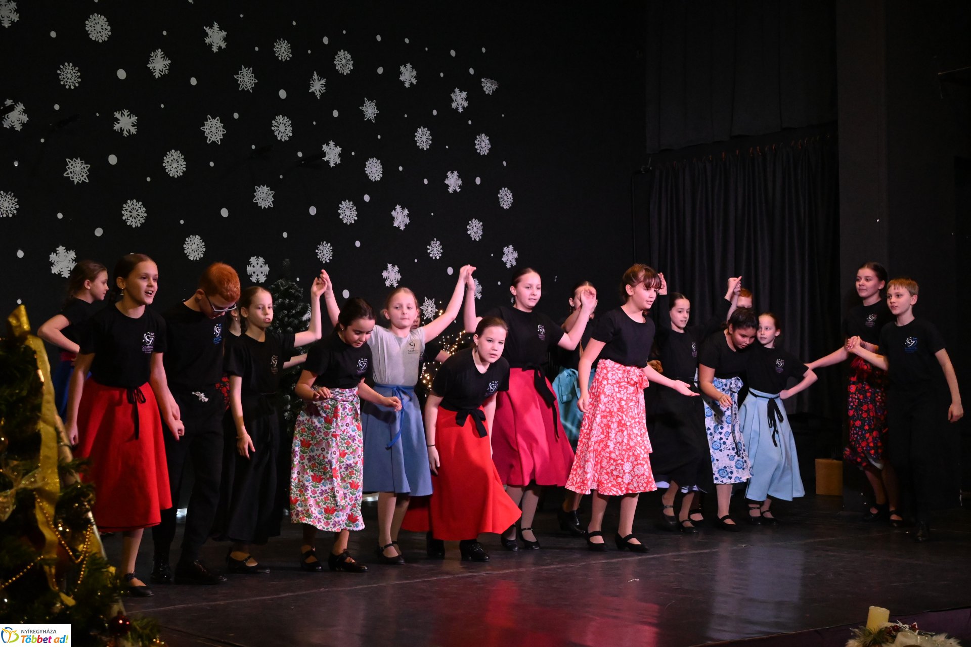 "Bethlehemi forgatag" - generációs karácsonyi ünnepség a Szabolcs Néptáncegyüttes szervezésében