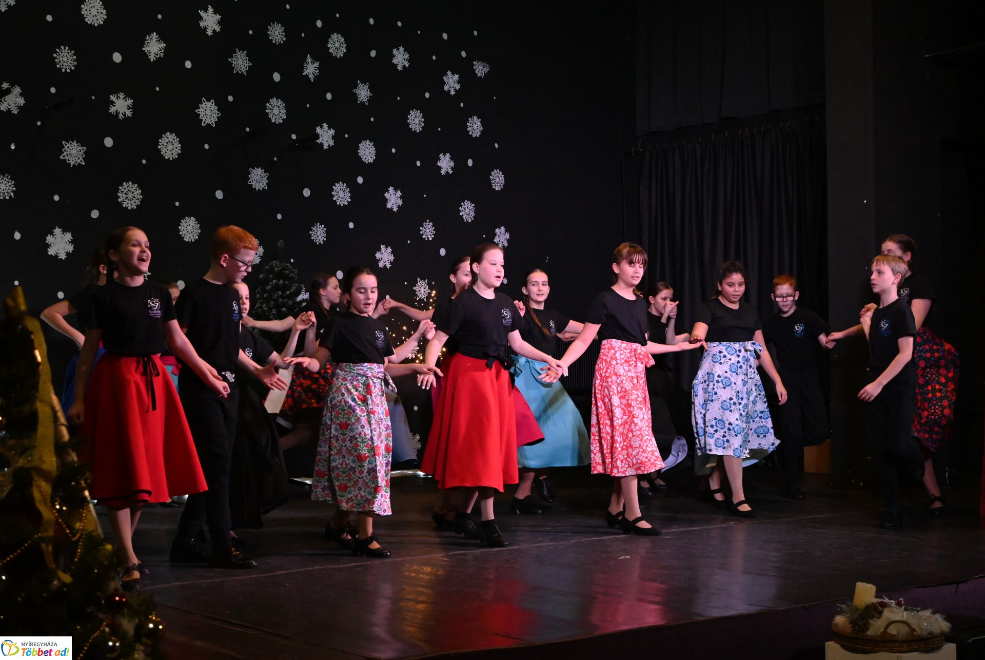 "Bethlehemi forgatag" - generációs karácsonyi ünnepség a Szabolcs Néptáncegyüttes szervezésében