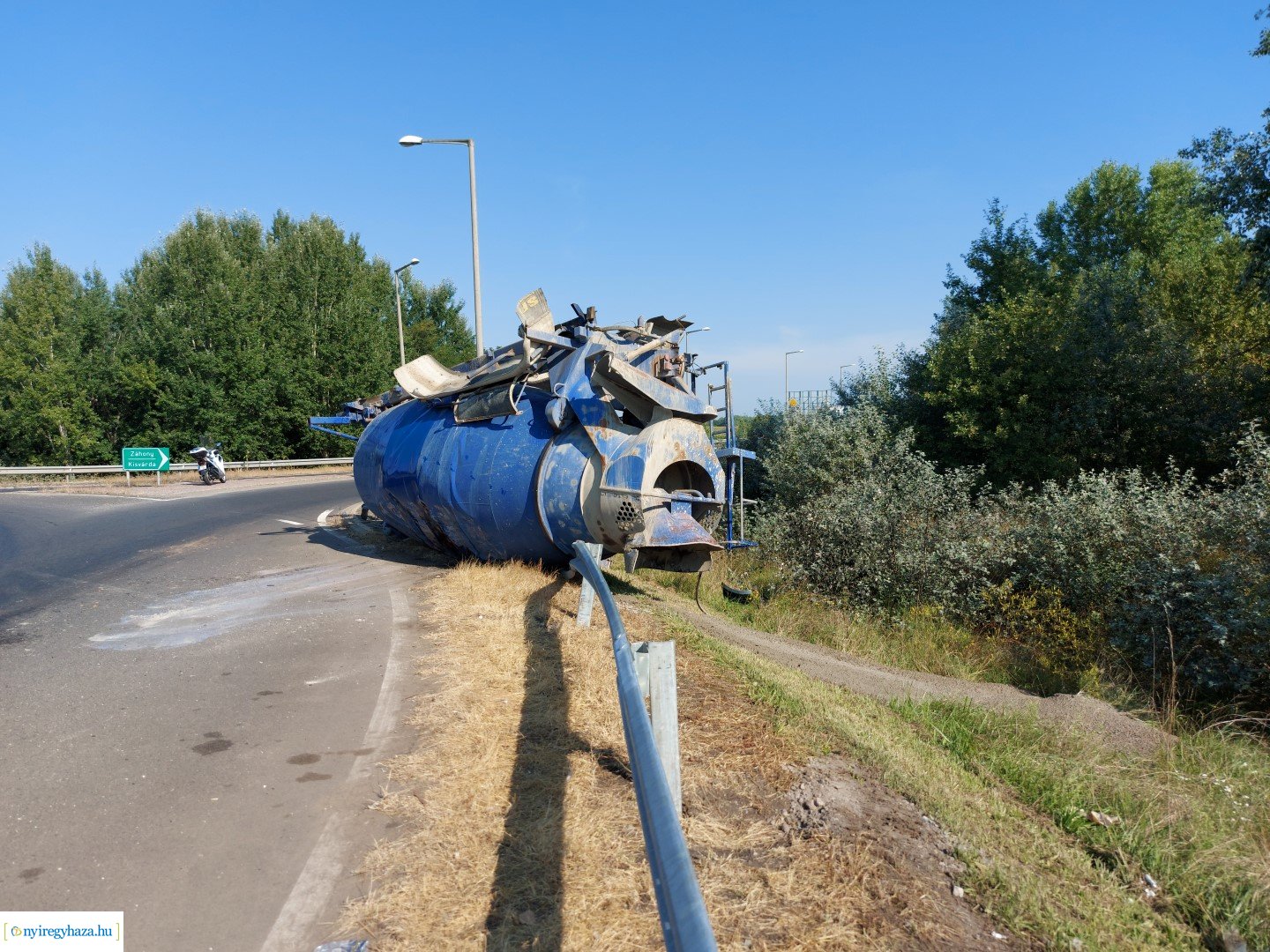 Betonmixer tartály szabadult el a 41-es főútvonalon