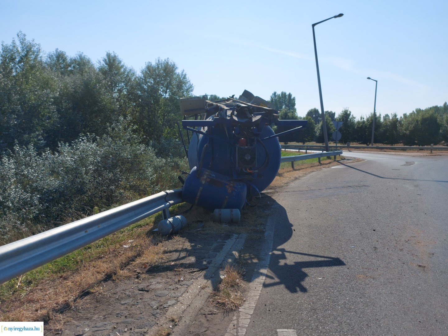 Betonmixer tartály szabadult el a 41-es főútvonalon