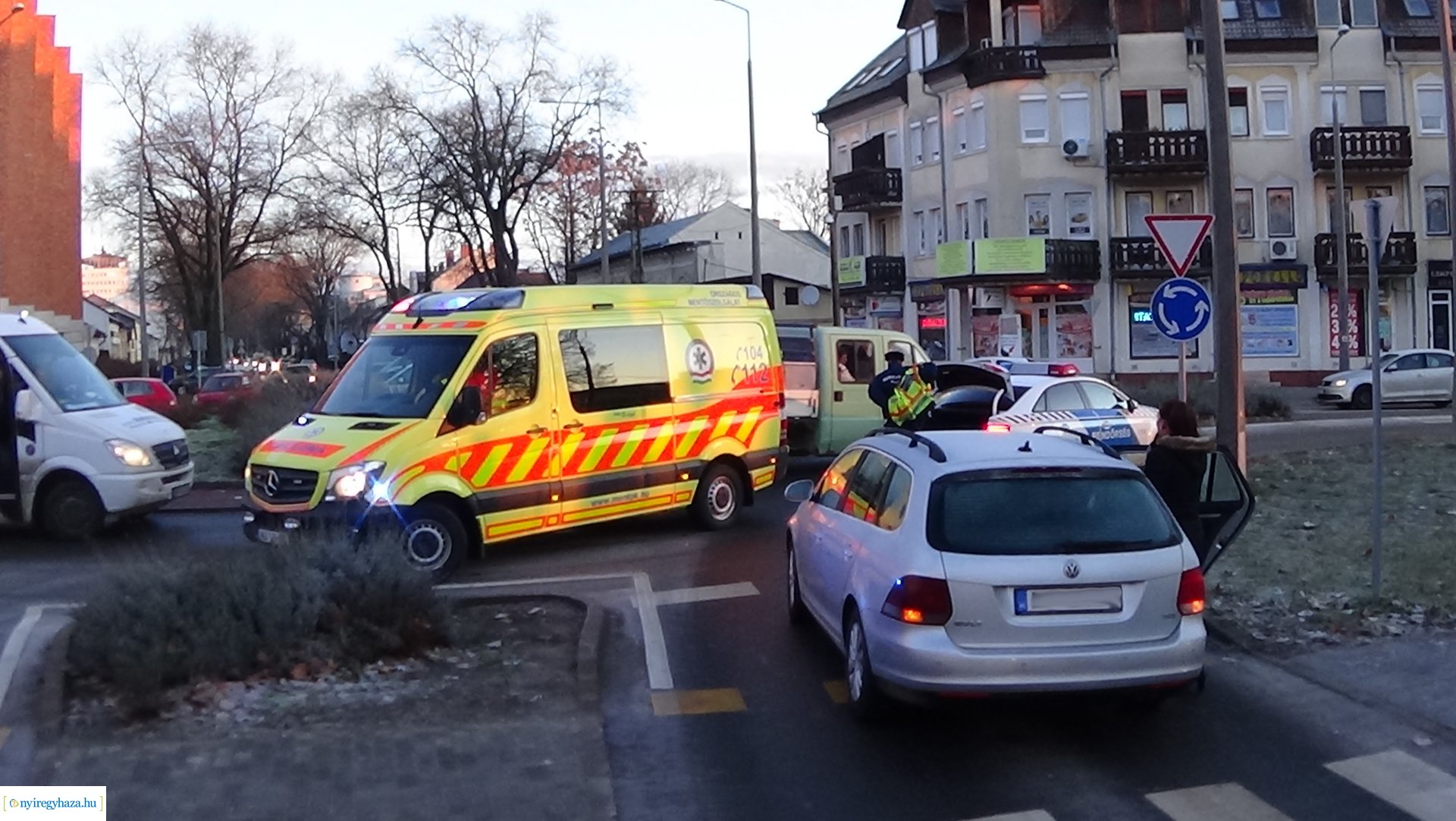 Biciklist gázoltak a a Szarvas és Kígyó utcai körforgalomnál