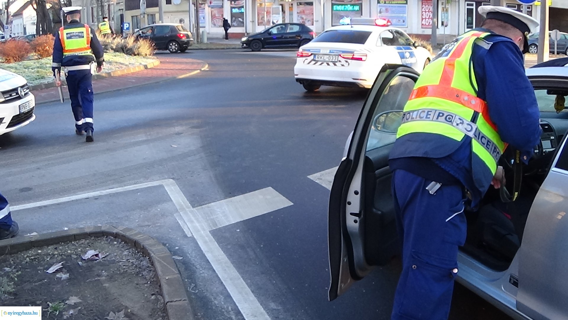 Biciklist gázoltak a a Szarvas és Kígyó utcai körforgalomnál