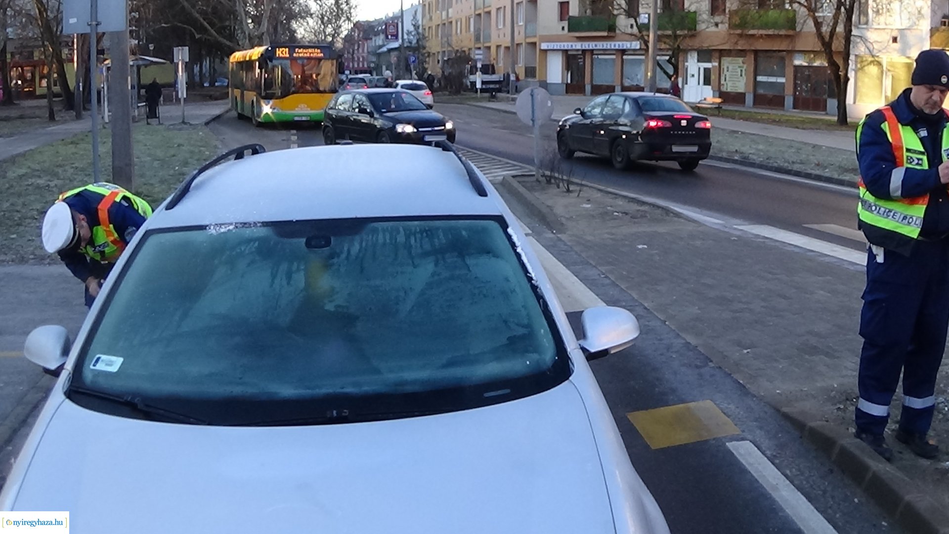 Biciklist gázoltak a a Szarvas és Kígyó utcai körforgalomnál