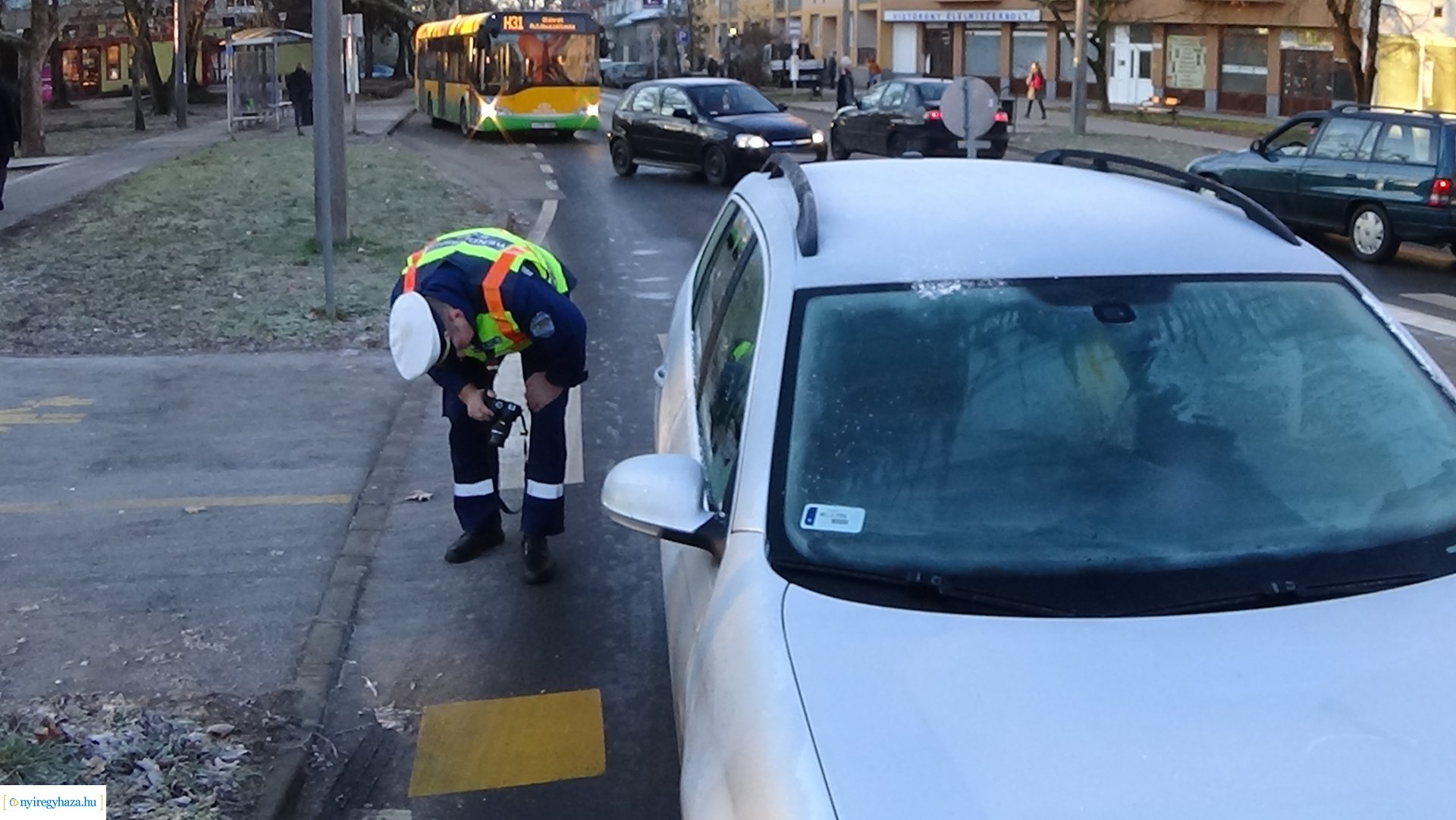 Biciklist gázoltak a a Szarvas és Kígyó utcai körforgalomnál