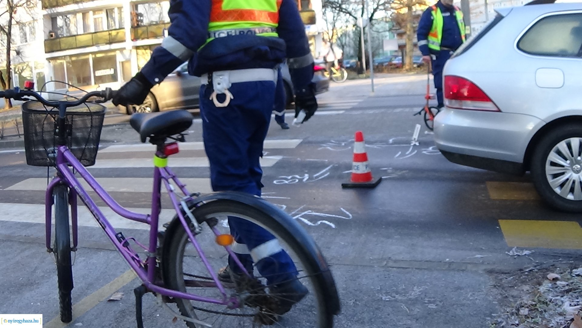 Biciklist gázoltak a a Szarvas és Kígyó utcai körforgalomnál