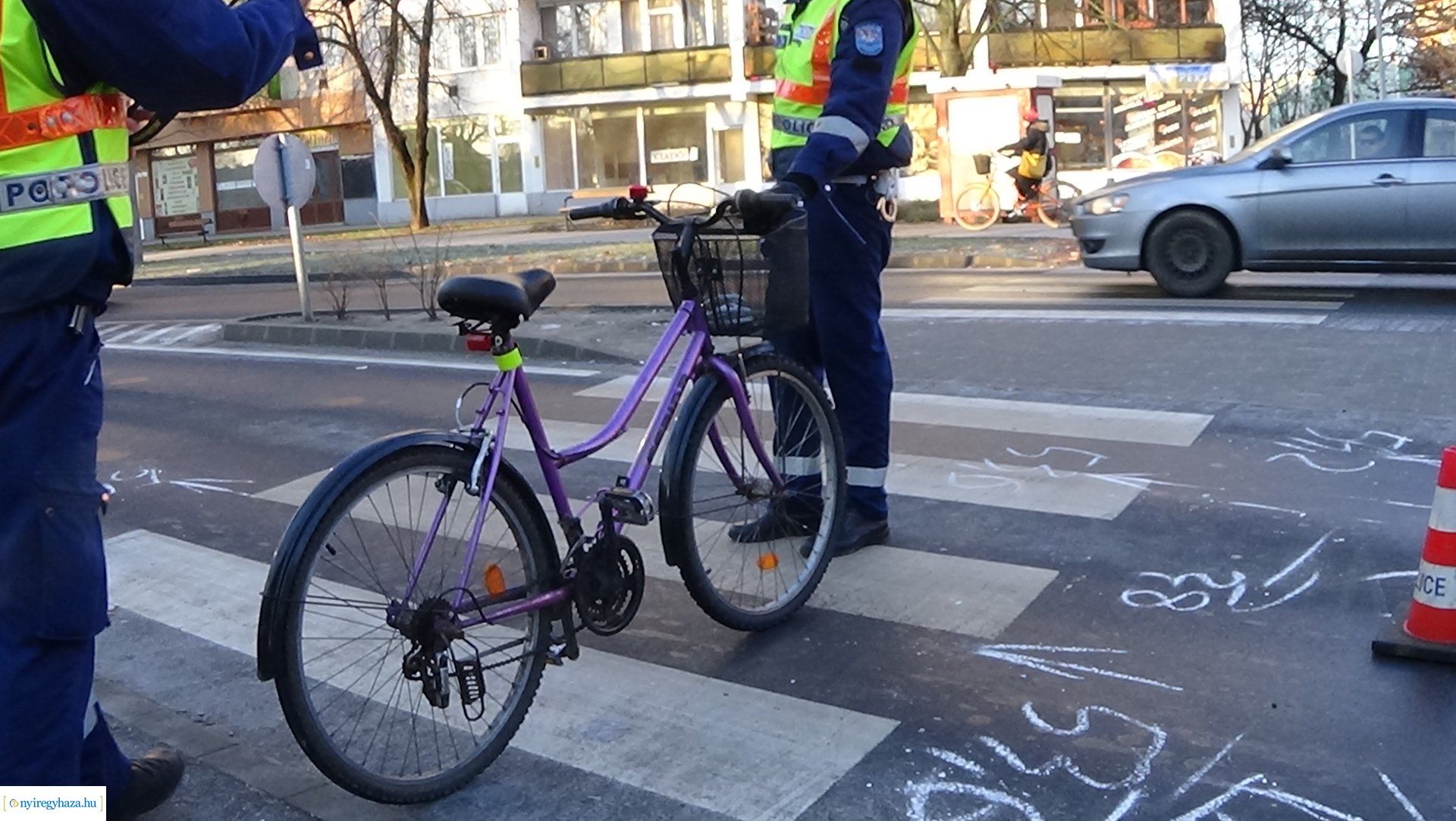 Biciklist gázoltak a a Szarvas és Kígyó utcai körforgalomnál